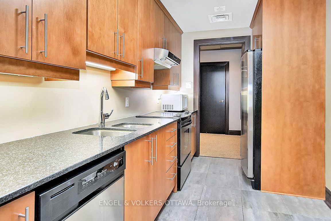 700 Sussex Drive 405 Property Photo 39