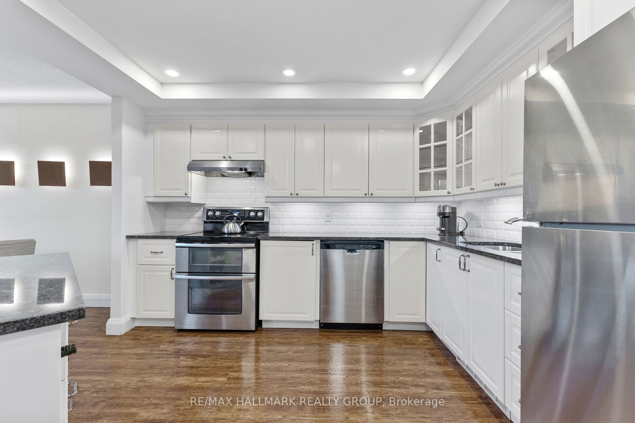 #301 - 99 Holland Avenue Property Photo 5
