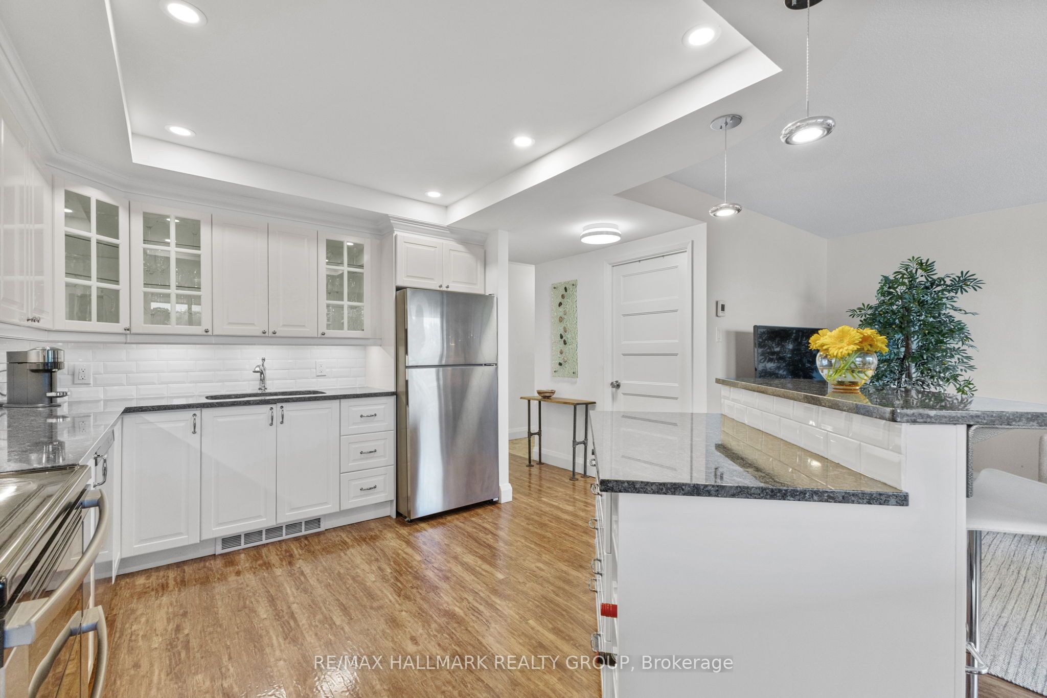 #301 - 99 Holland Avenue Property Photo 7