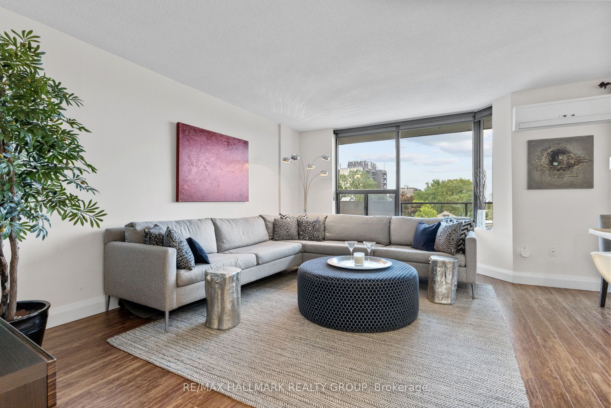 #301 - 99 Holland Avenue Property Photo 9