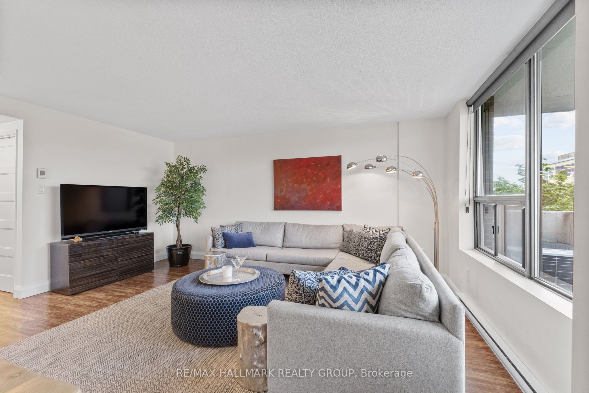 #301 - 99 Holland Avenue Property Photo 14