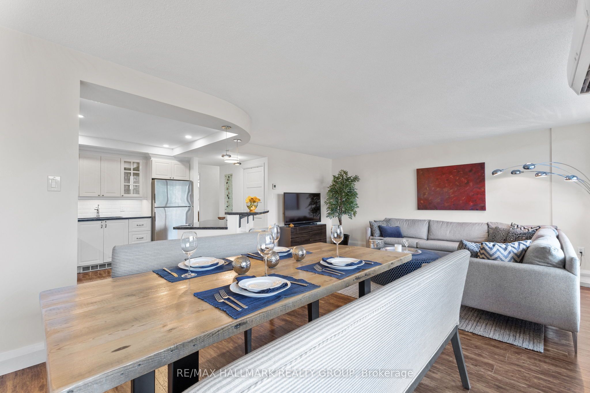 #301 - 99 Holland Avenue Property Photo 15