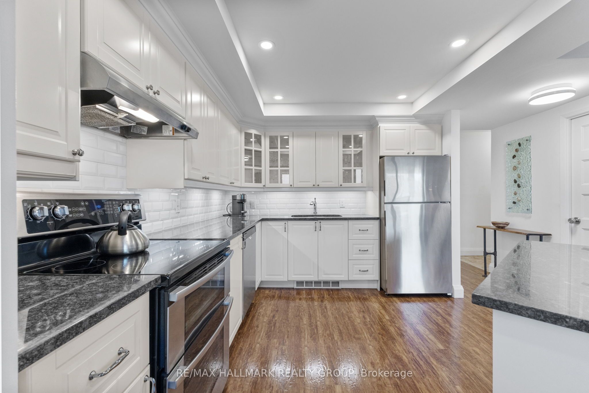 #301 - 99 Holland Avenue Property Photo 17