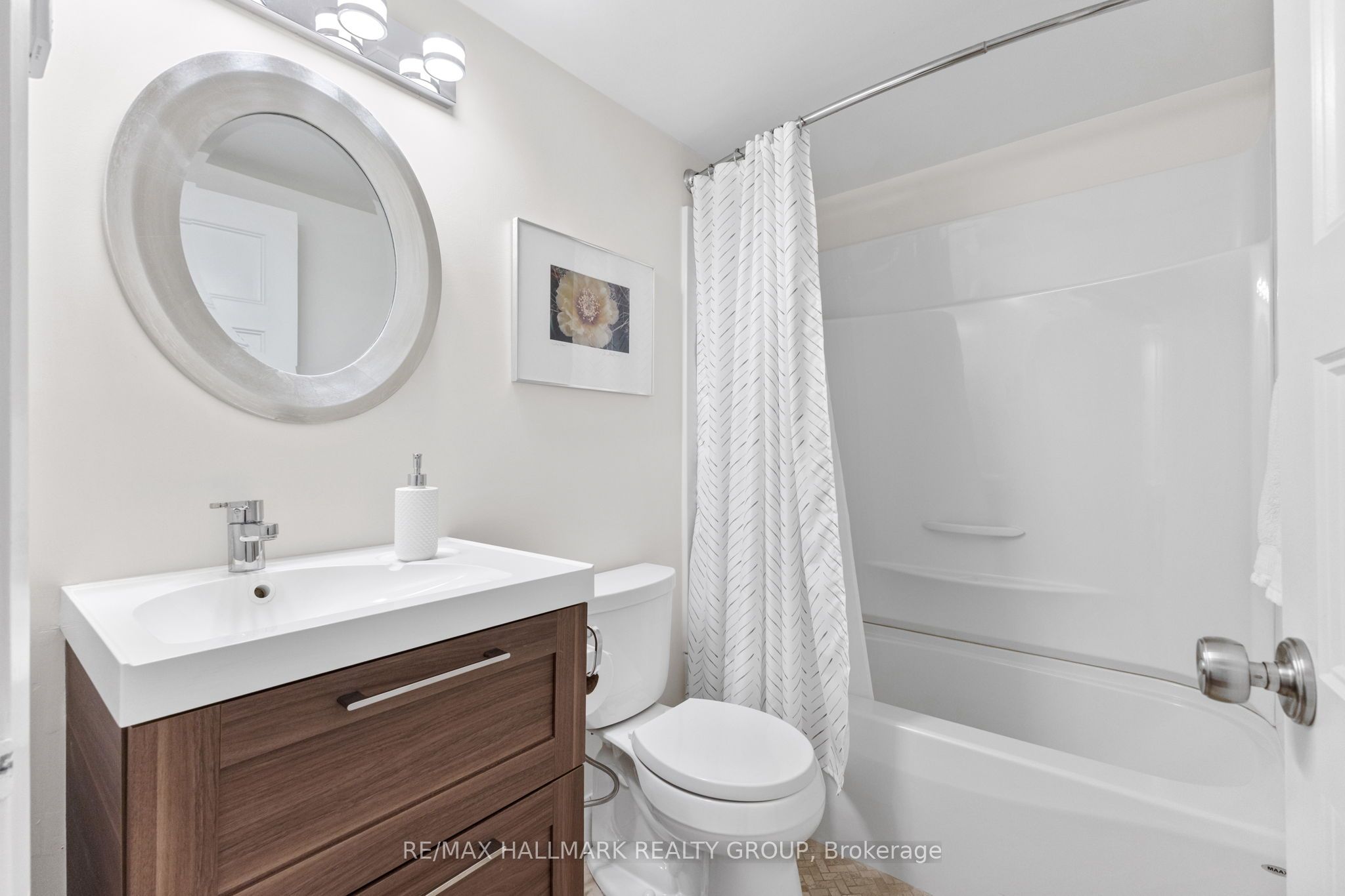 #301 - 99 Holland Avenue Property Photo 18