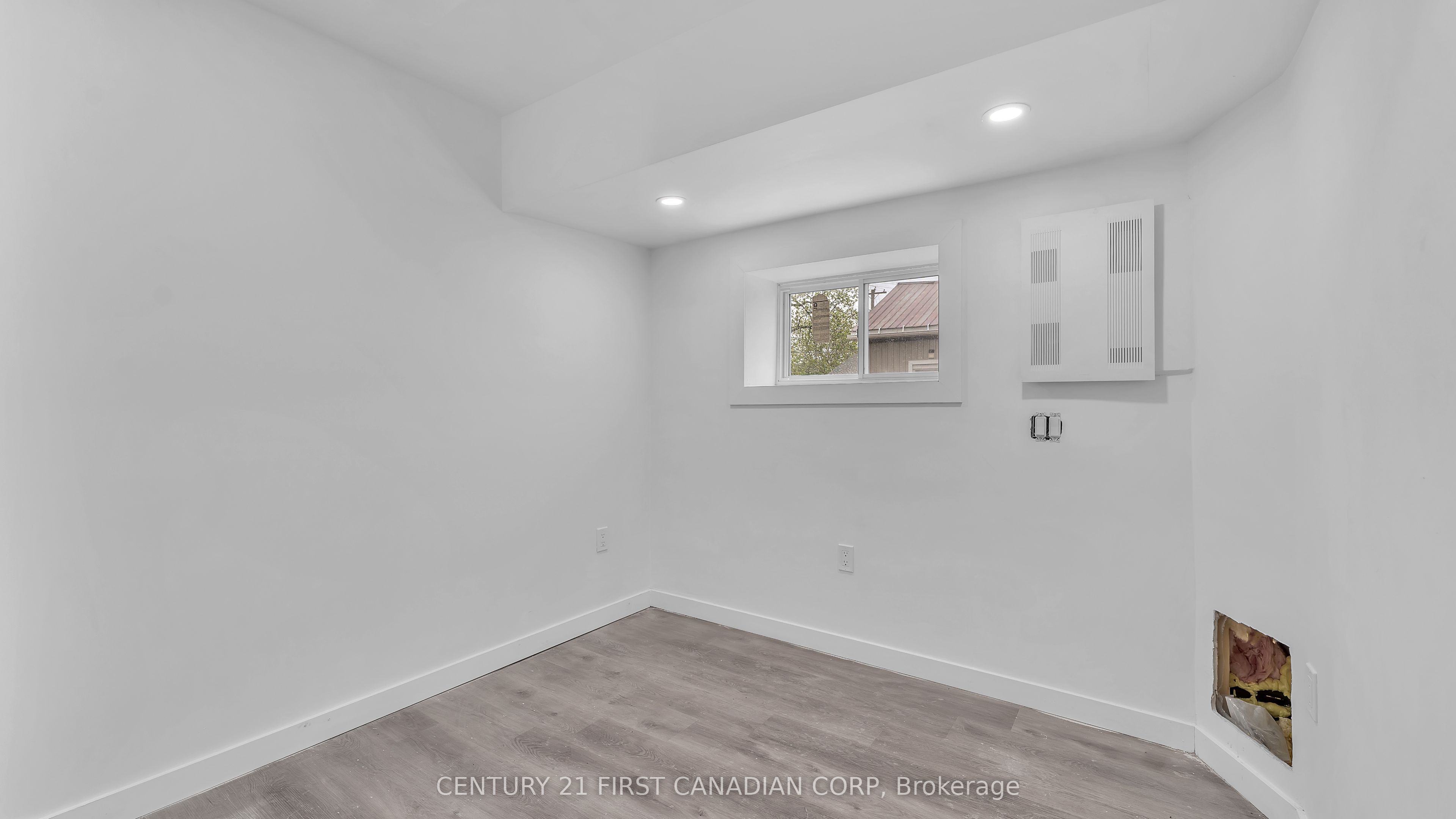 #2 - 413 Main Street Property Photo 3