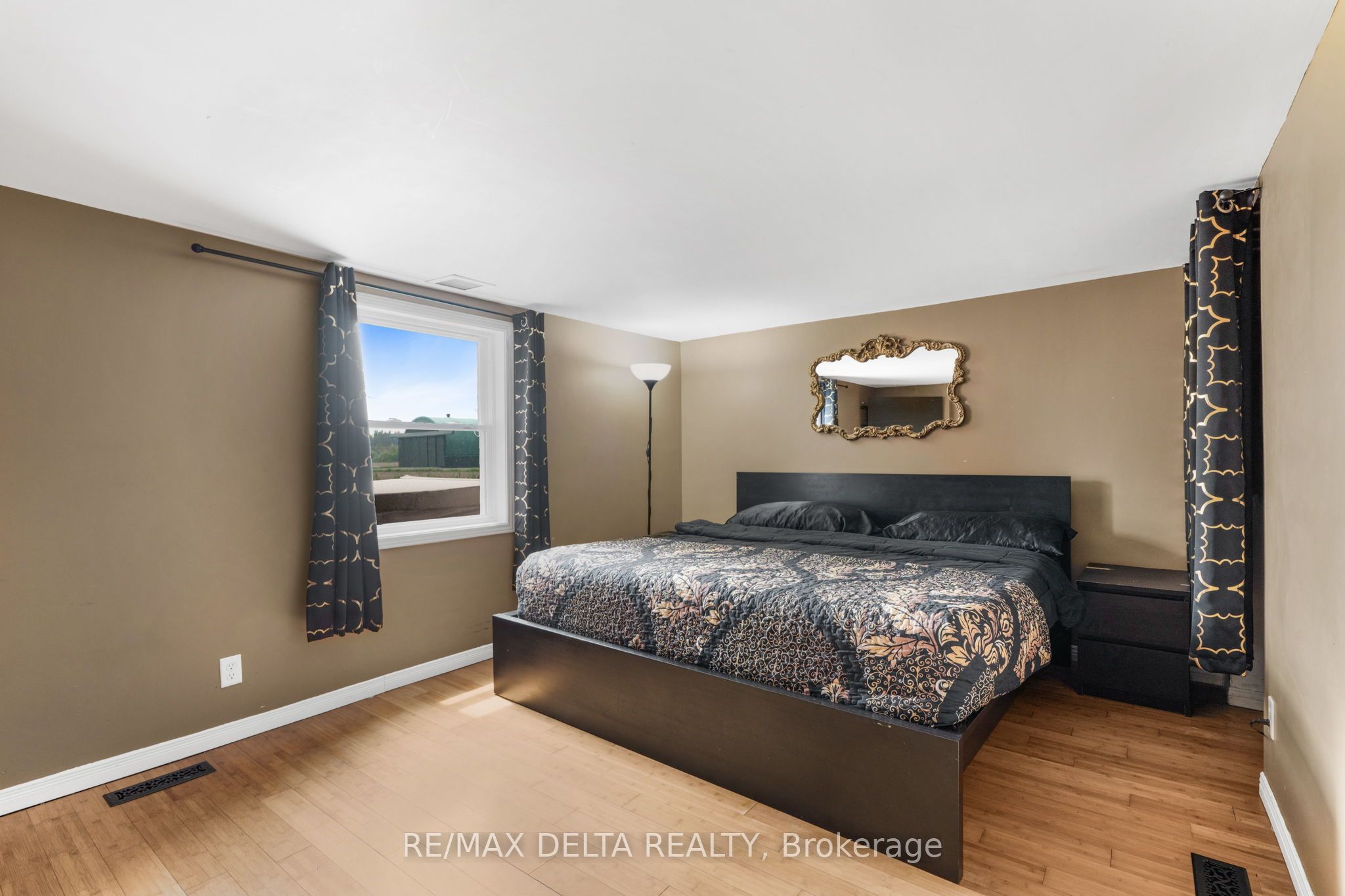 4062 Drouin Road Property Photo 15