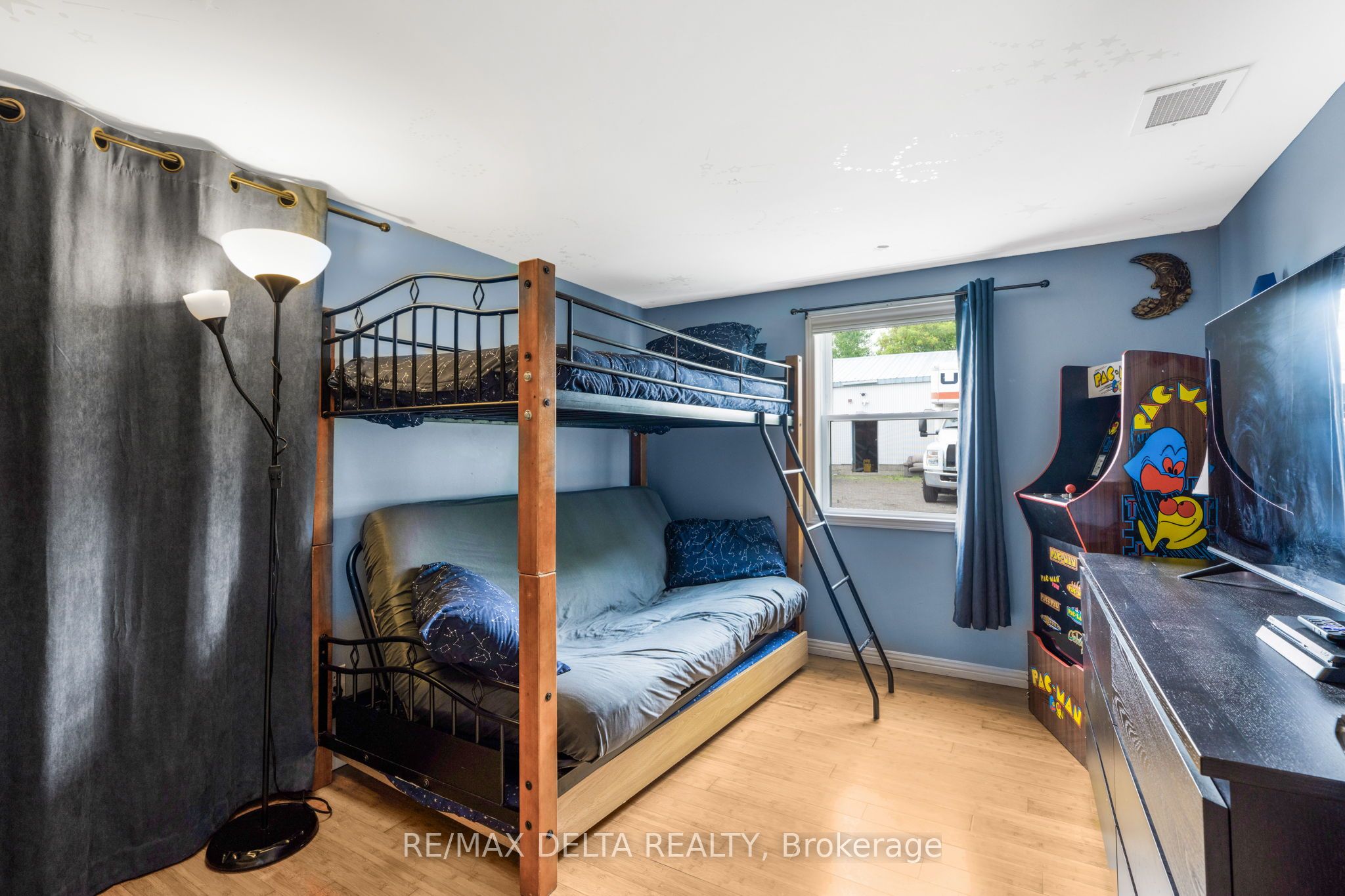 4062 Drouin Road Property Photo 16