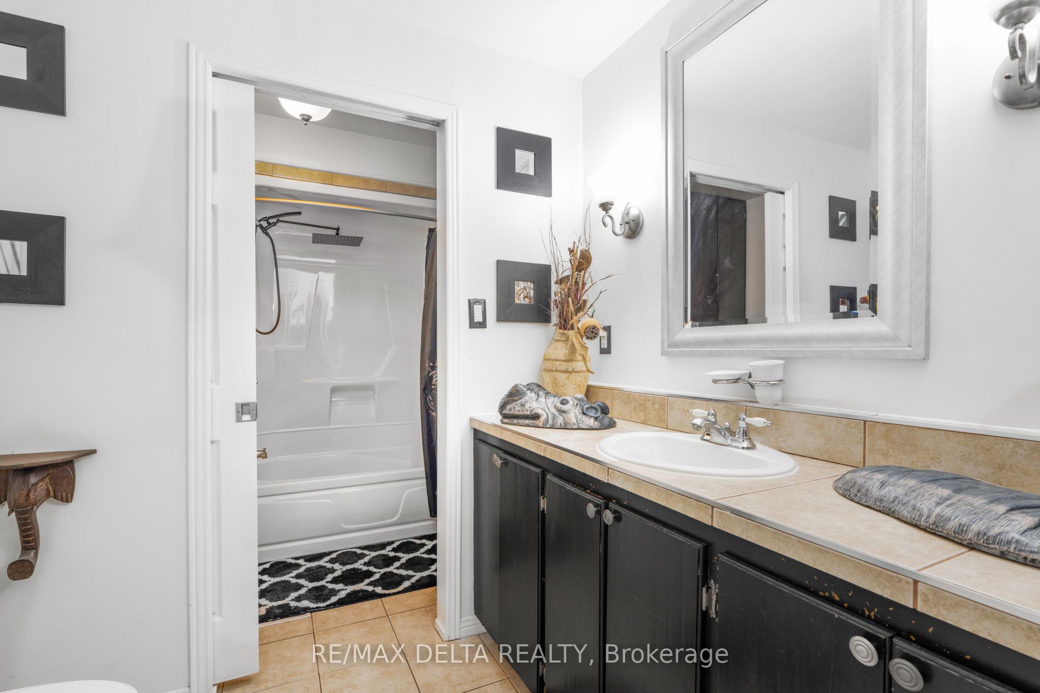 4062 Drouin Road Property Photo 19