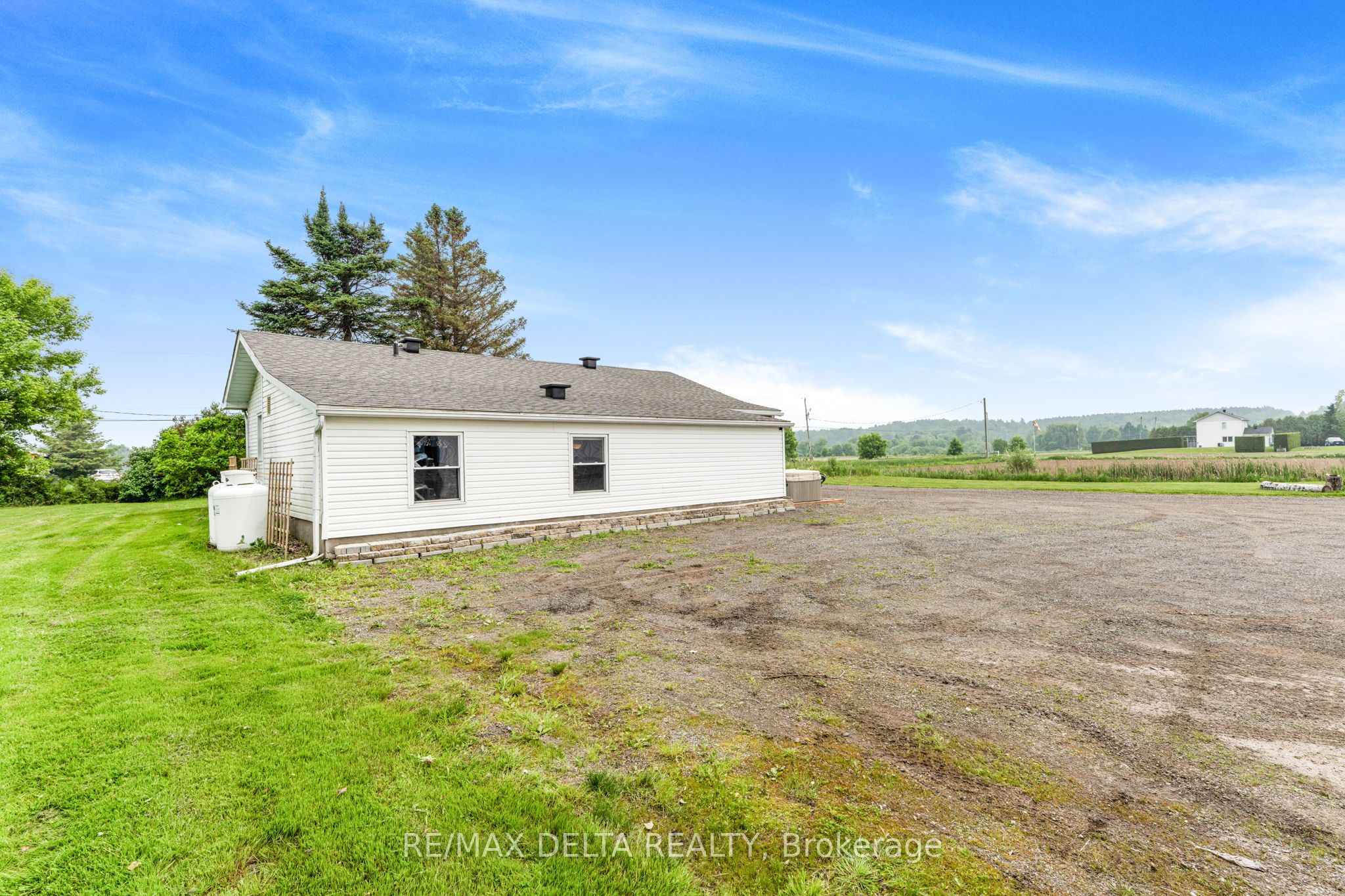 4062 Drouin Road Property Photo 22