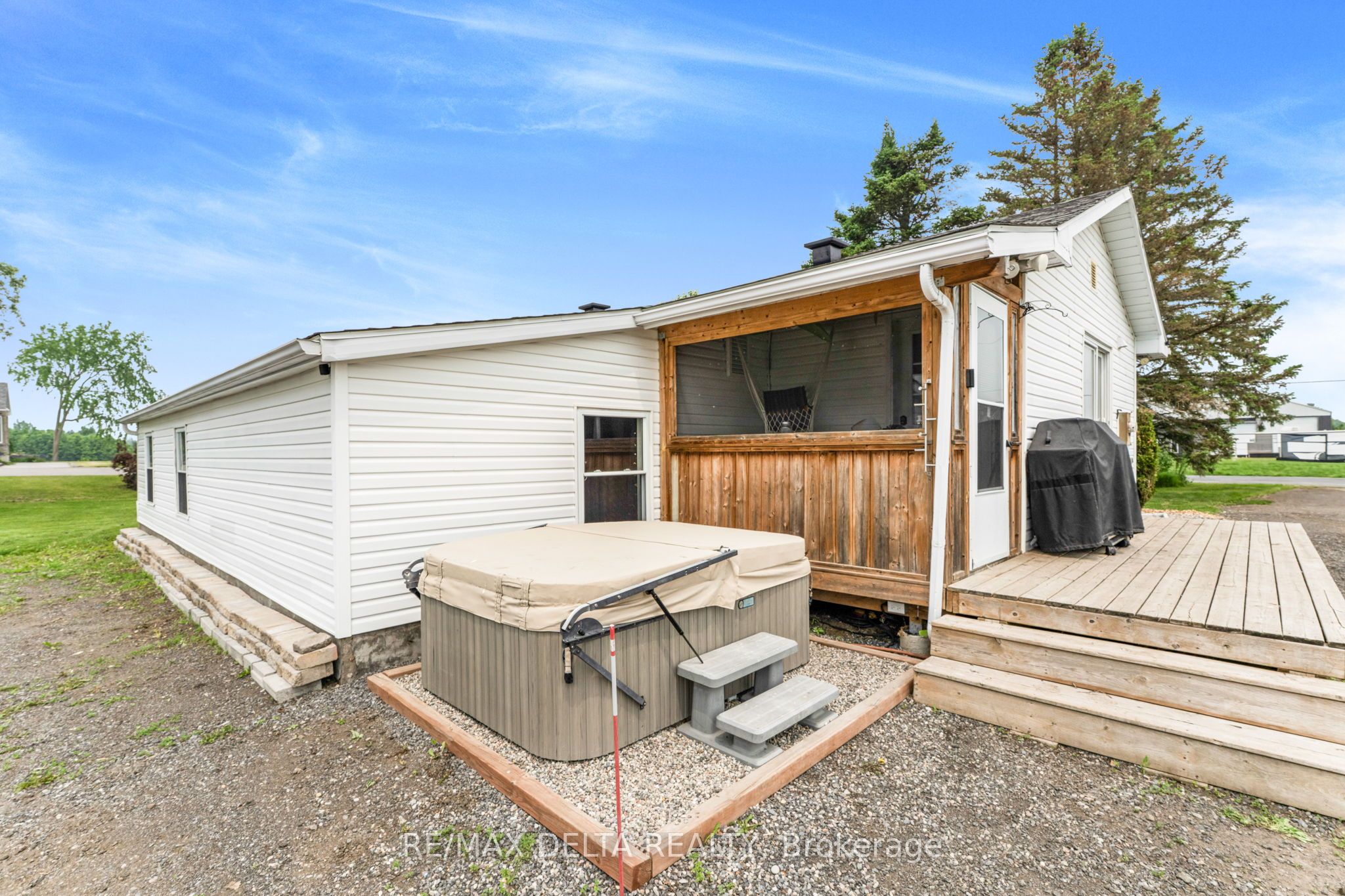 4062 Drouin Road Property Photo 25