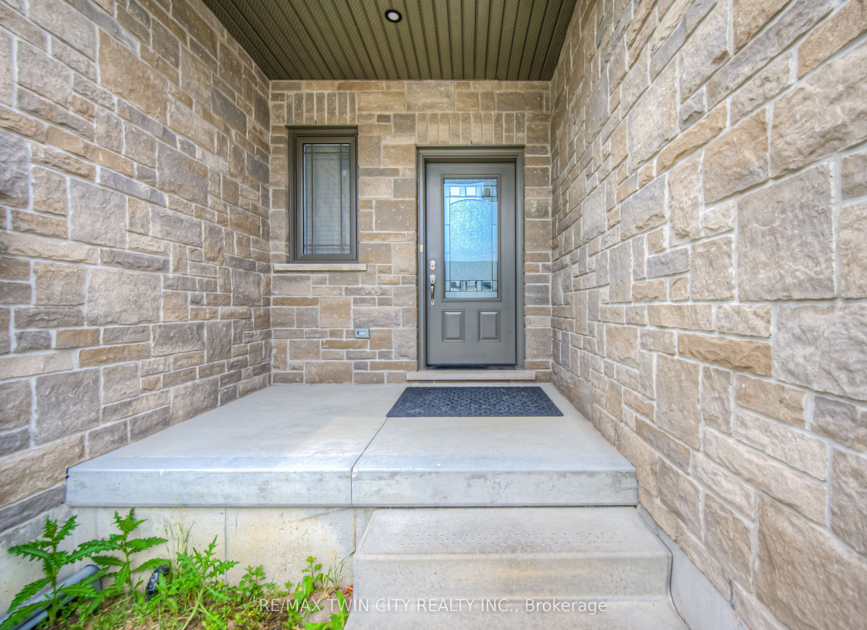 741 Hollinger Avenue Property Photo 3