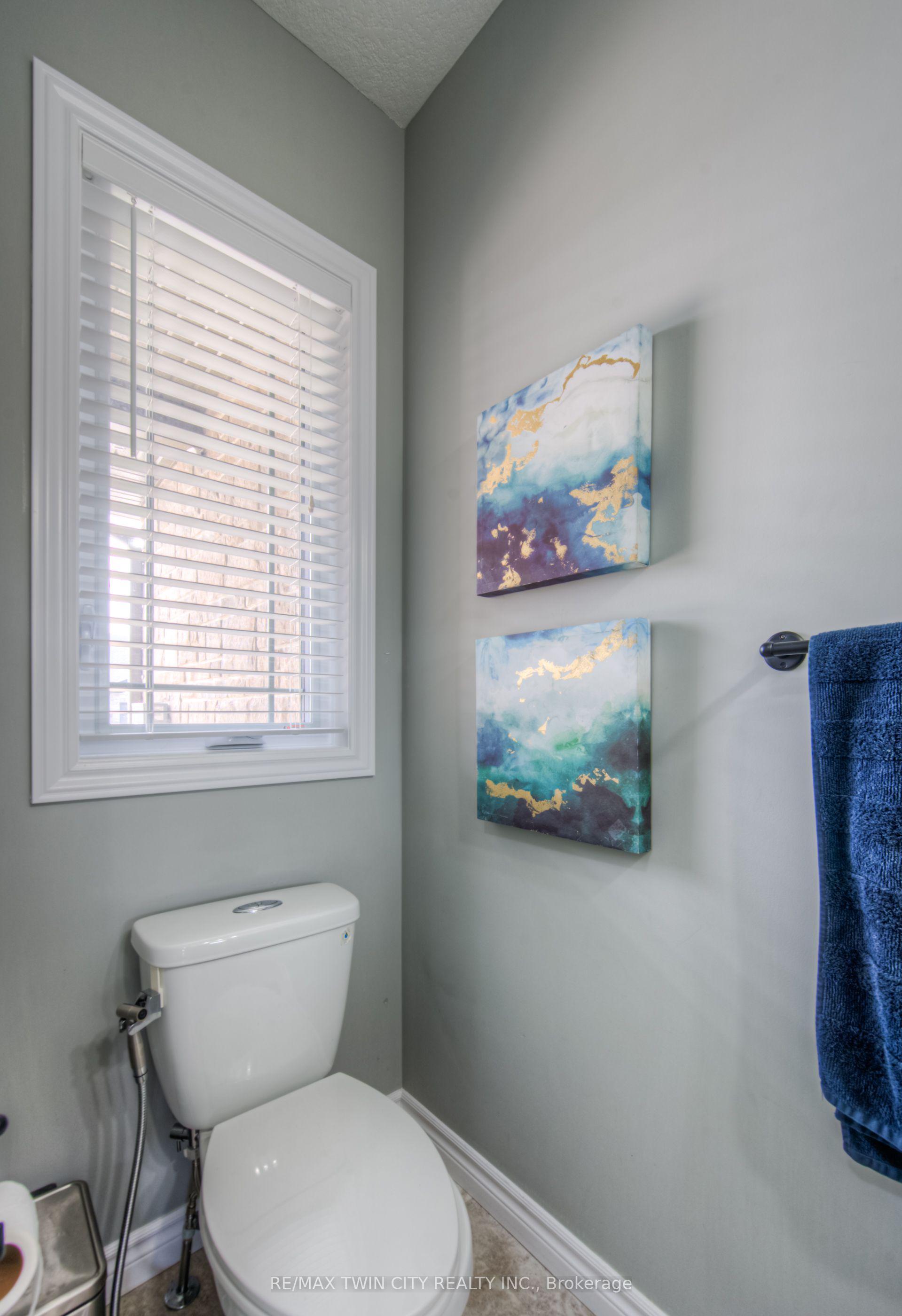 741 Hollinger Avenue Property Photo 7