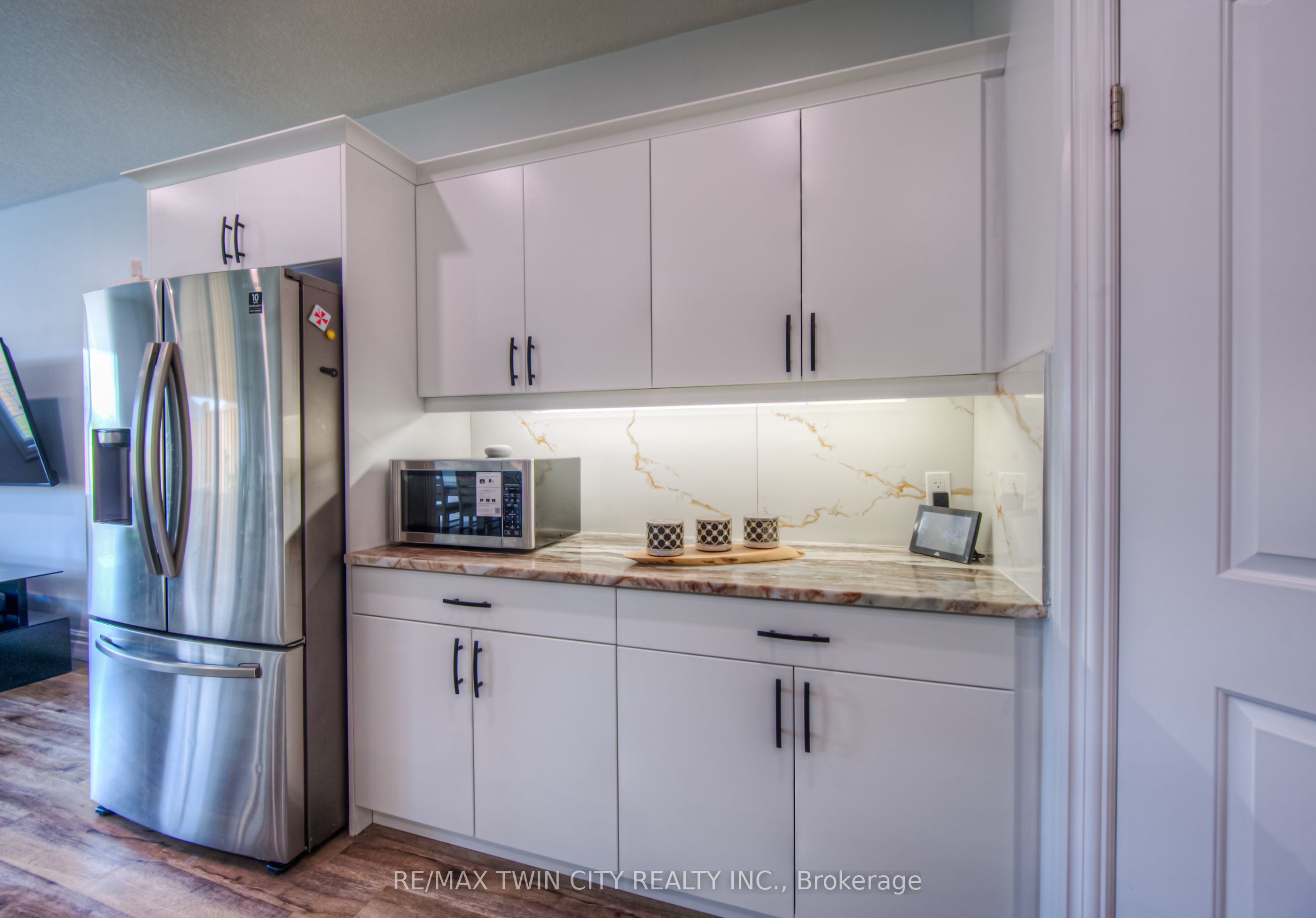 741 Hollinger Avenue Property Photo 11