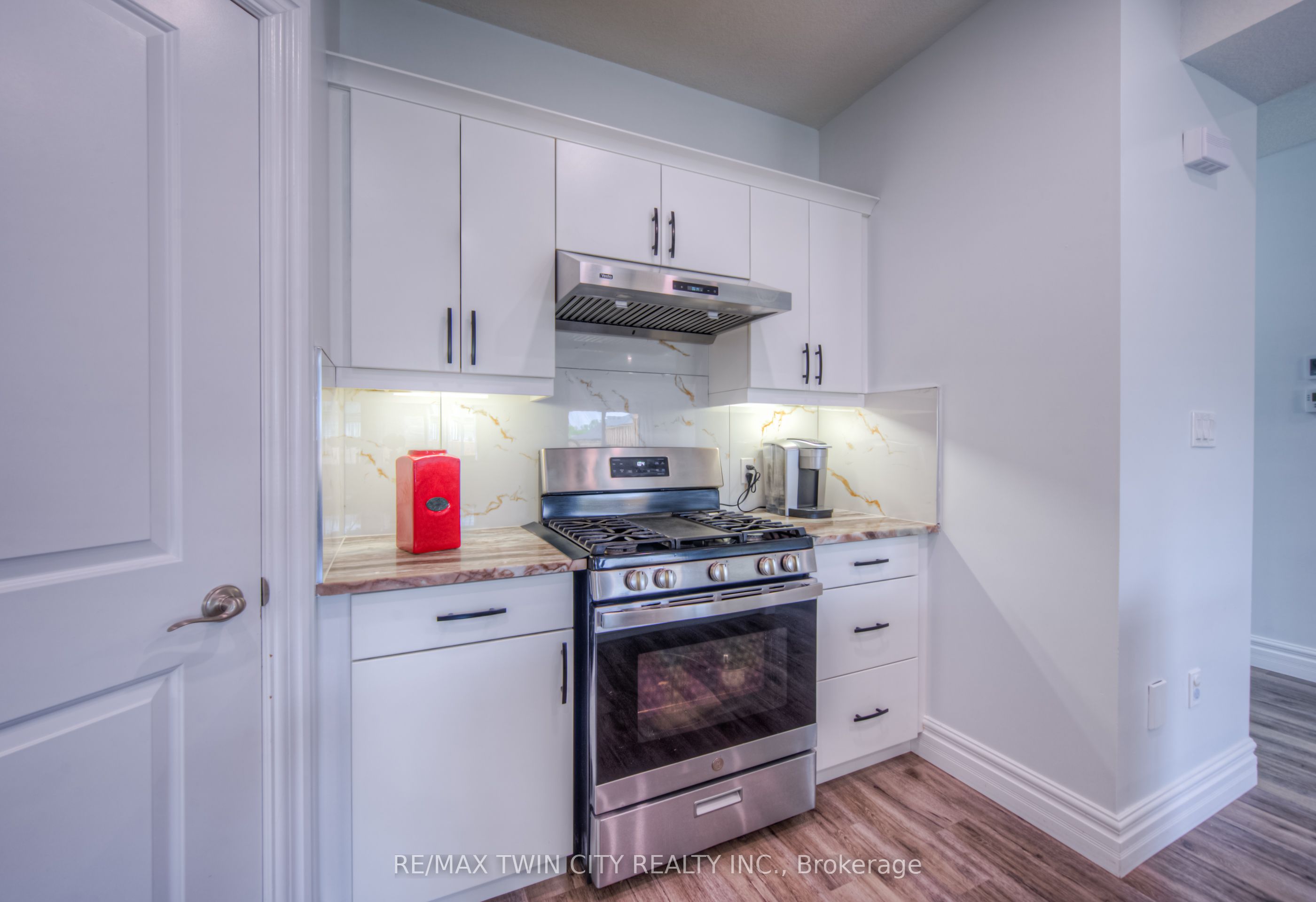 741 Hollinger Avenue Property Photo 12