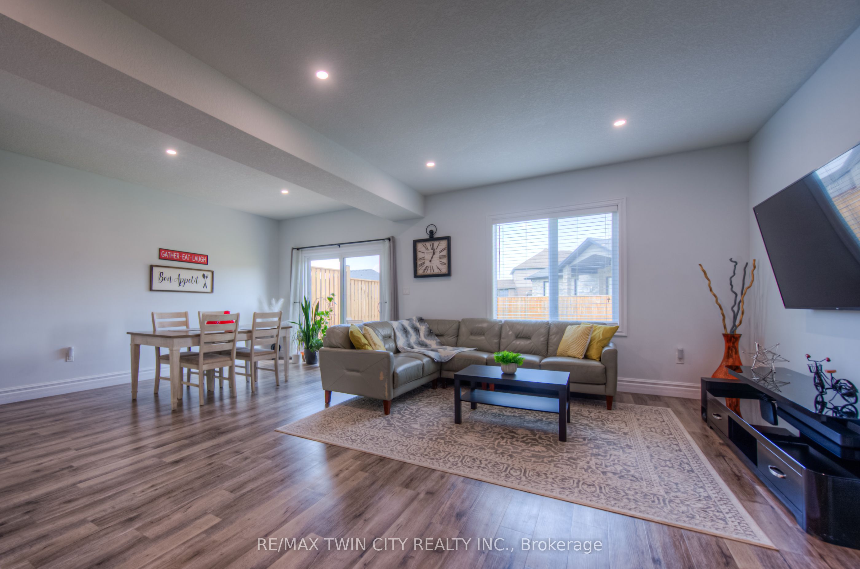 741 Hollinger Avenue Property Photo 13