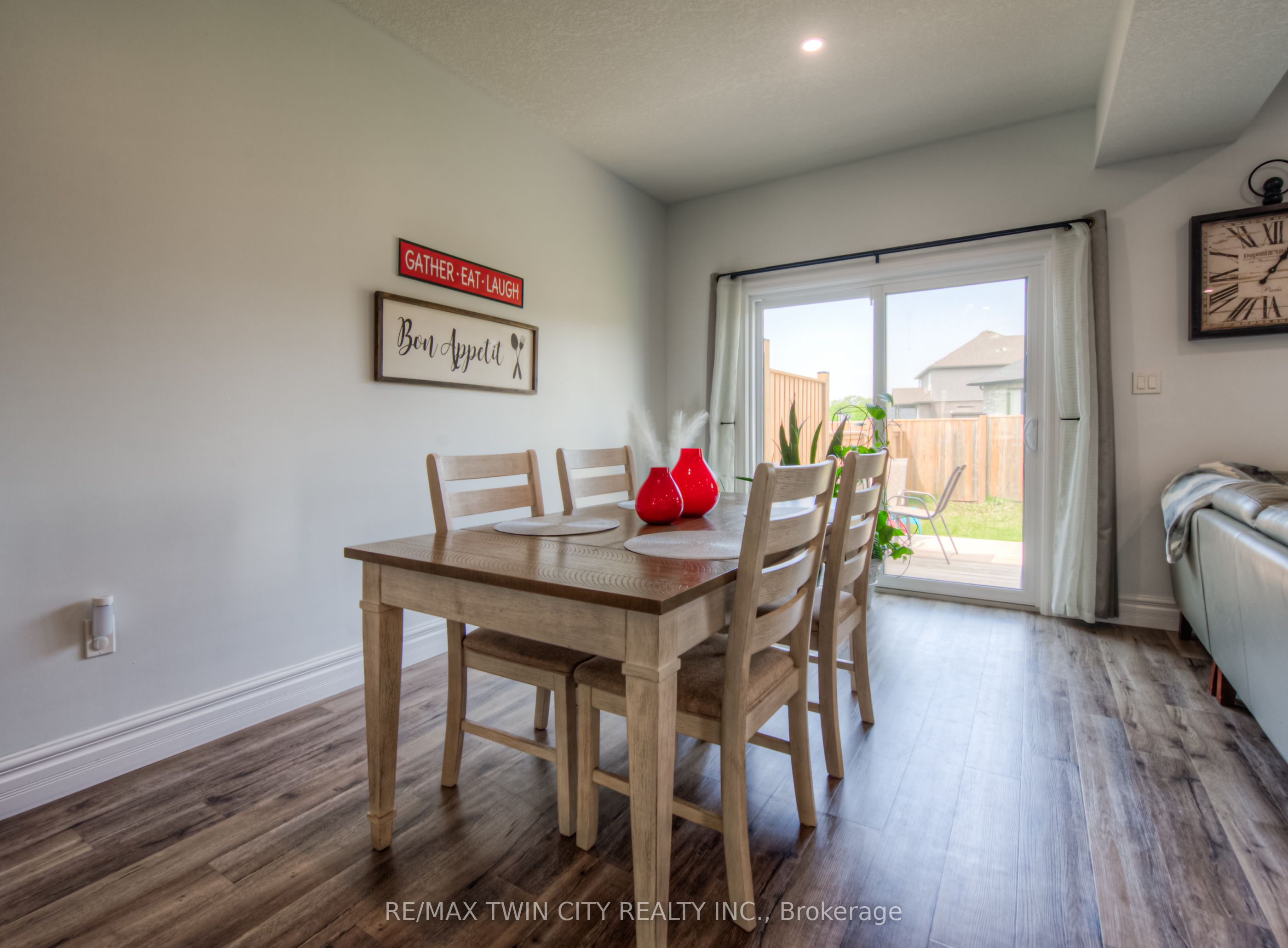 741 Hollinger Avenue Property Photo 16