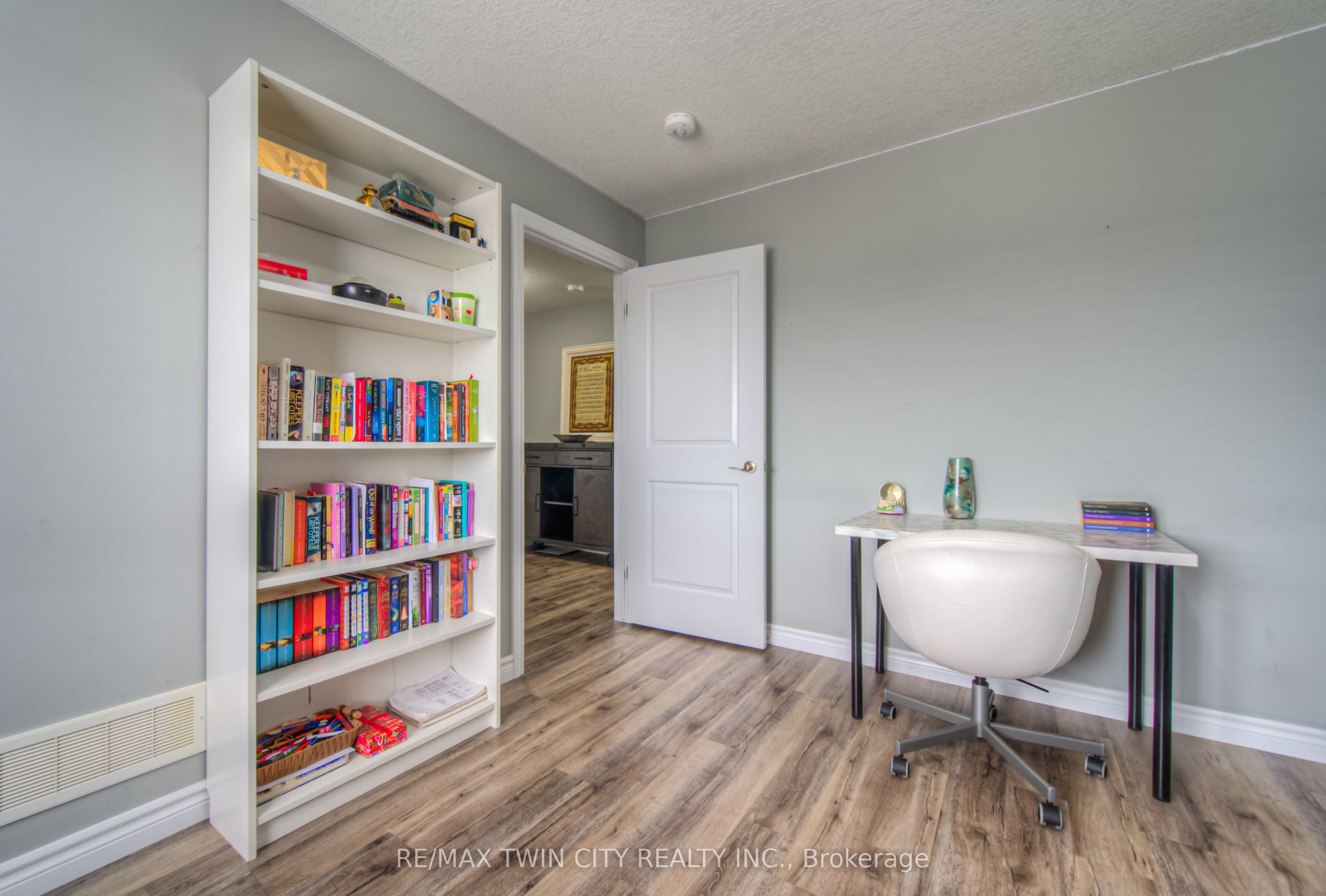 741 Hollinger Avenue Property Photo 23
