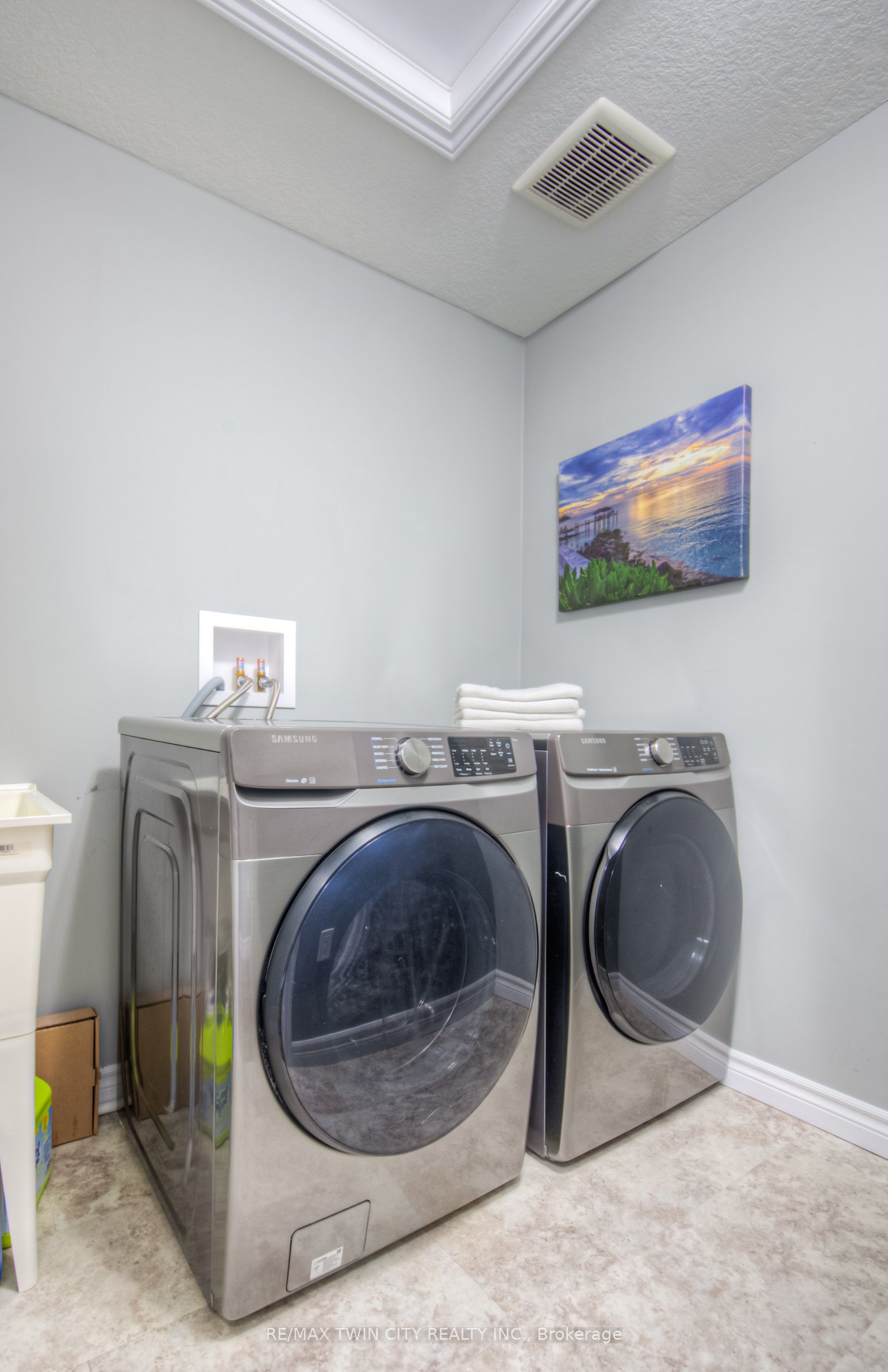 741 Hollinger Avenue Property Photo 26