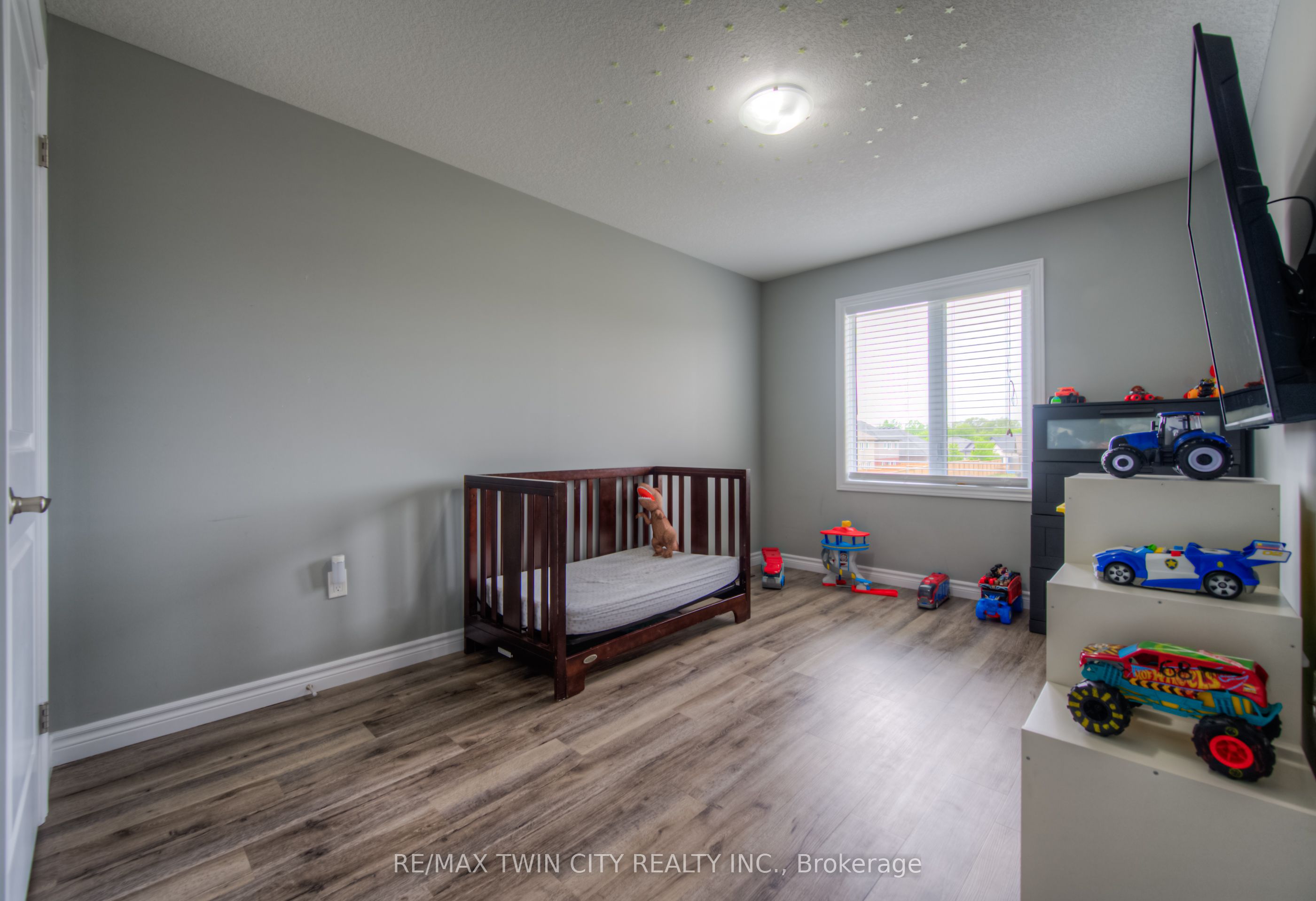 741 Hollinger Avenue Property Photo 27