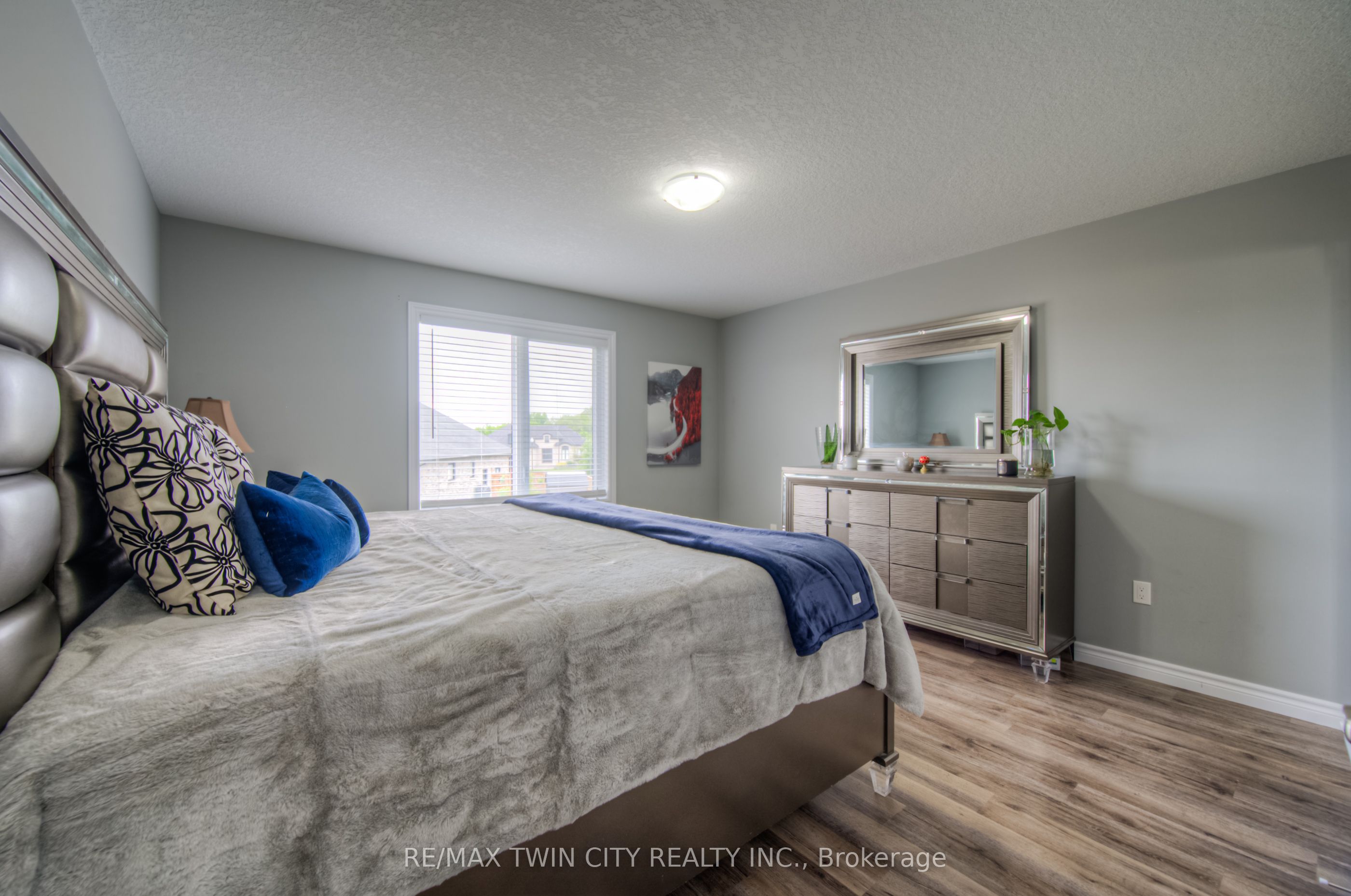741 Hollinger Avenue Property Photo 28
