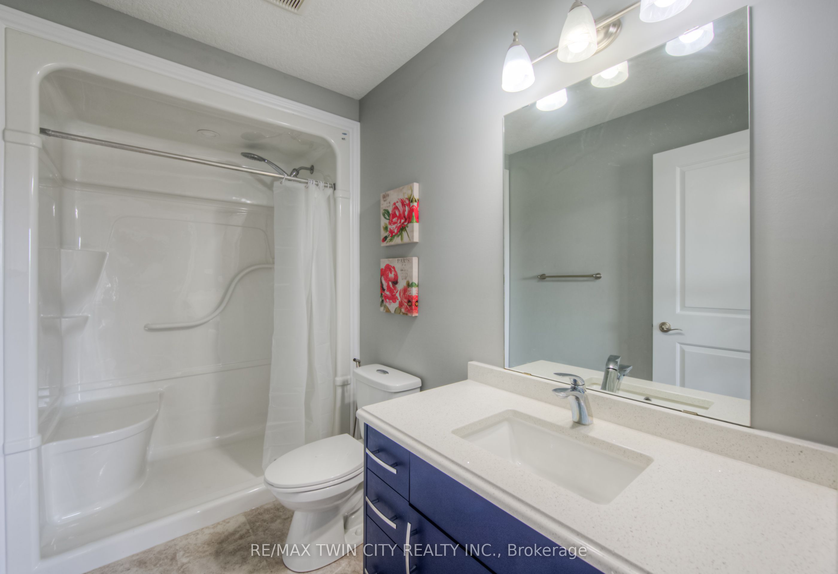 741 Hollinger Avenue Property Photo 31