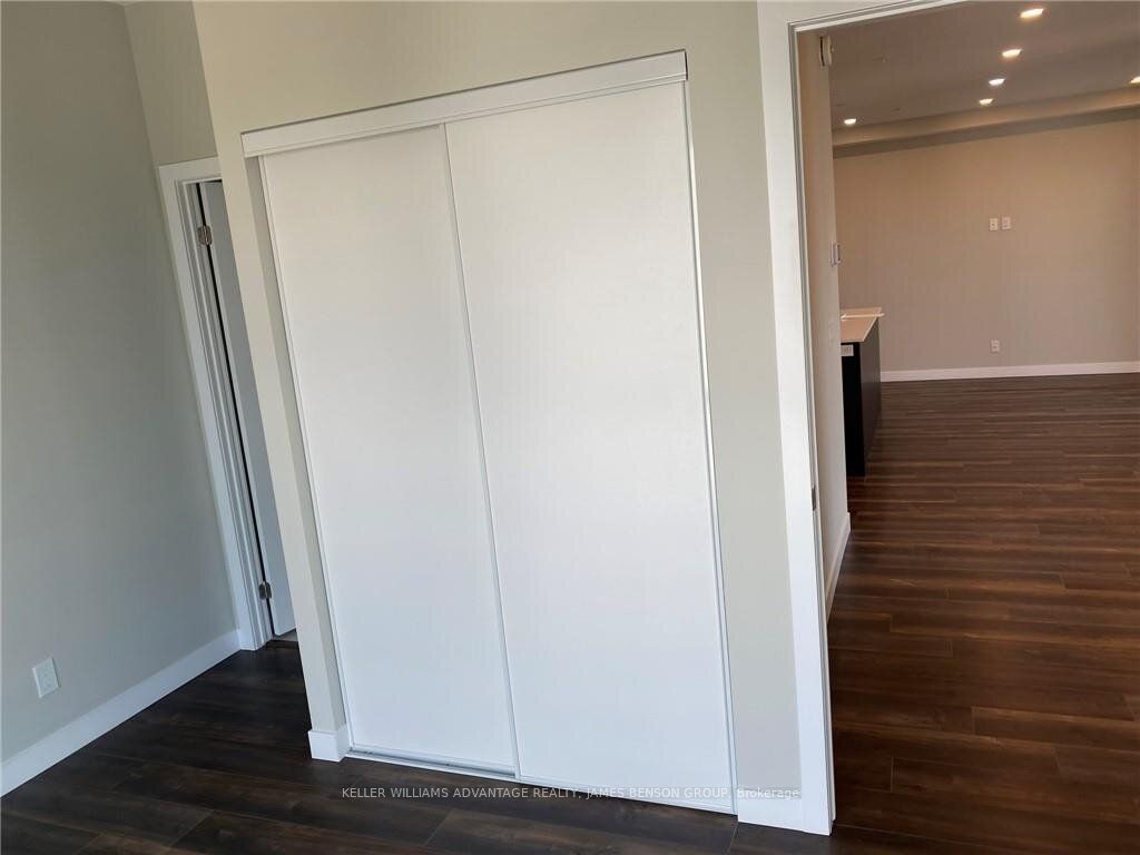 15 Queen St S Property Photo 8