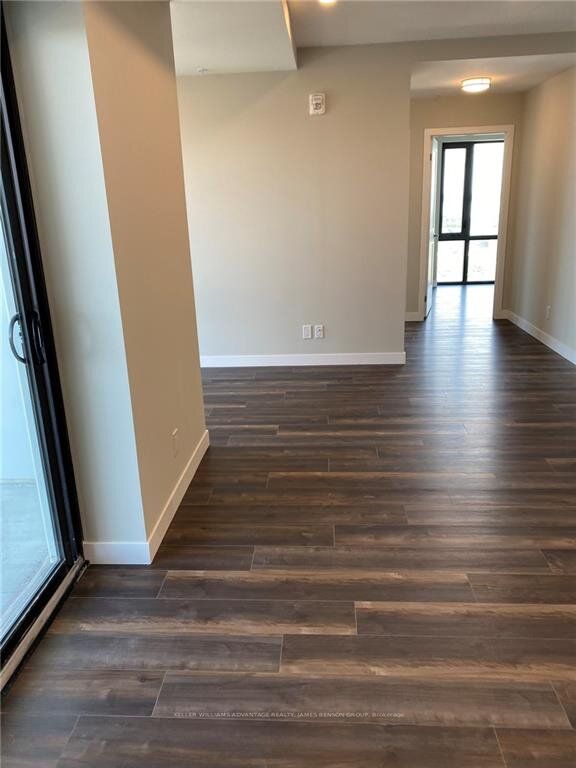 15 Queen St S Property Photo 16