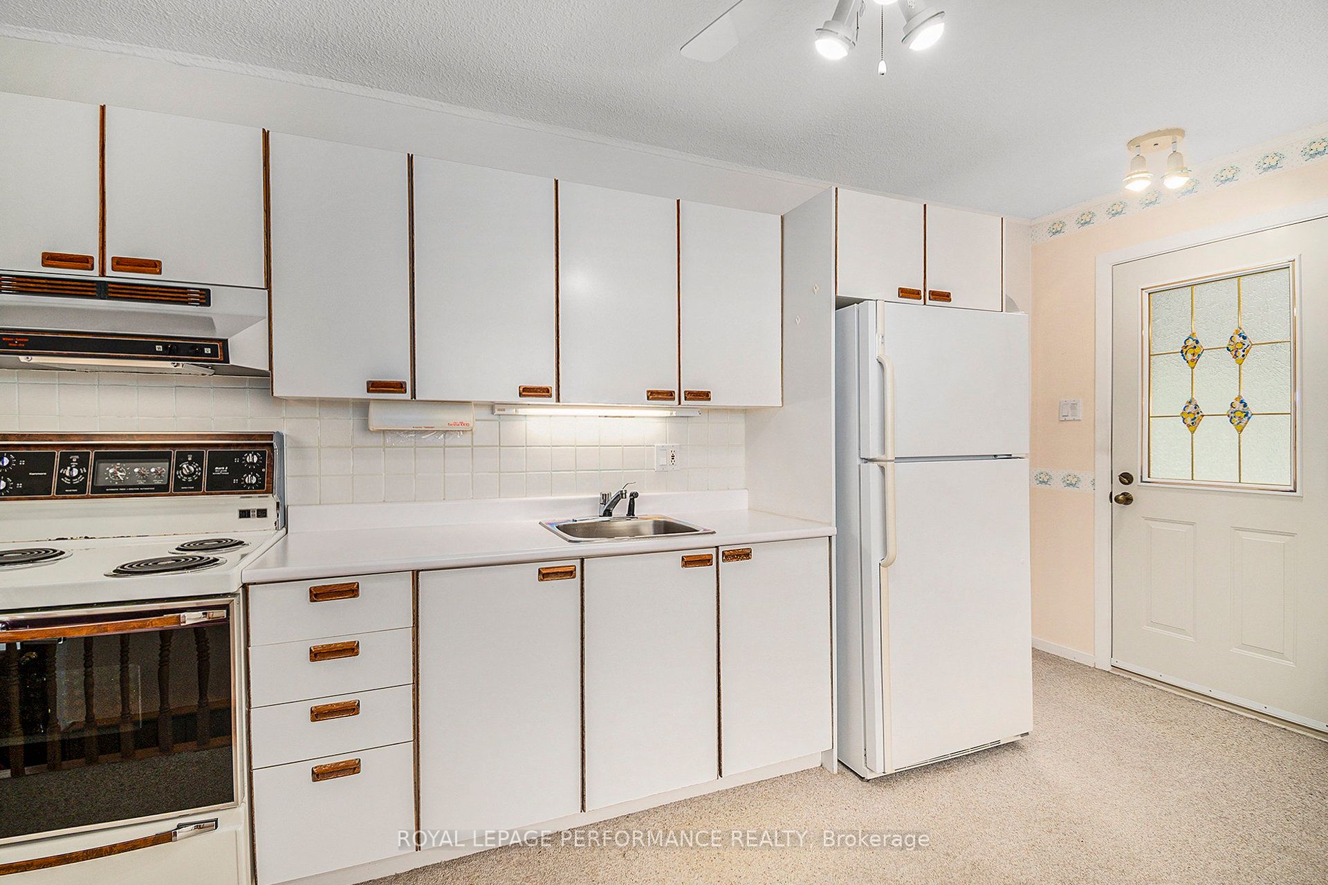 393 Allen Boulevard Property Photo 4
