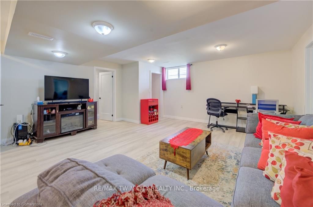 6 Hanlon Place Property Photo 30