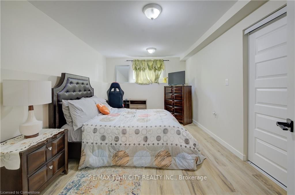 6 Hanlon Place Property Photo 32