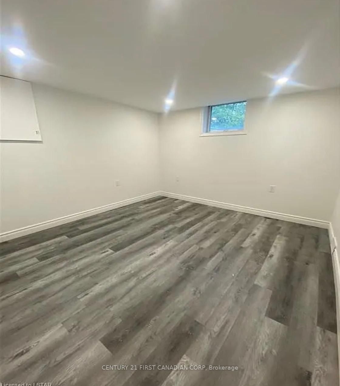 #unit B - 80 Clifton Crescent Property Photo 17