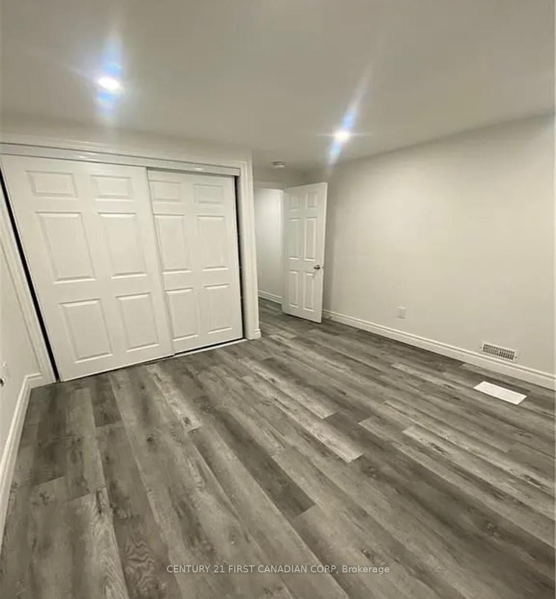 #unit B - 80 Clifton Crescent Property Photo 18