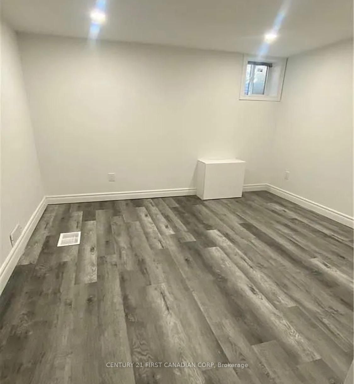 #unit B - 80 Clifton Crescent Property Photo 19