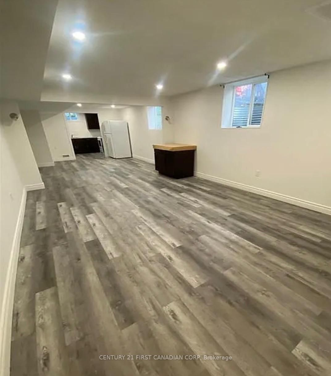 #unit B - 80 Clifton Crescent Property Photo 21