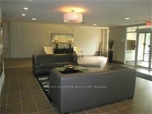 90 Charlton Ave W Property Photo 6