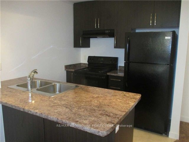 90 Charlton Ave W Property Photo 10
