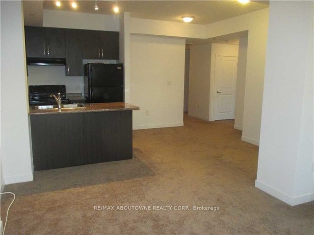 90 Charlton Ave W Property Photo 13