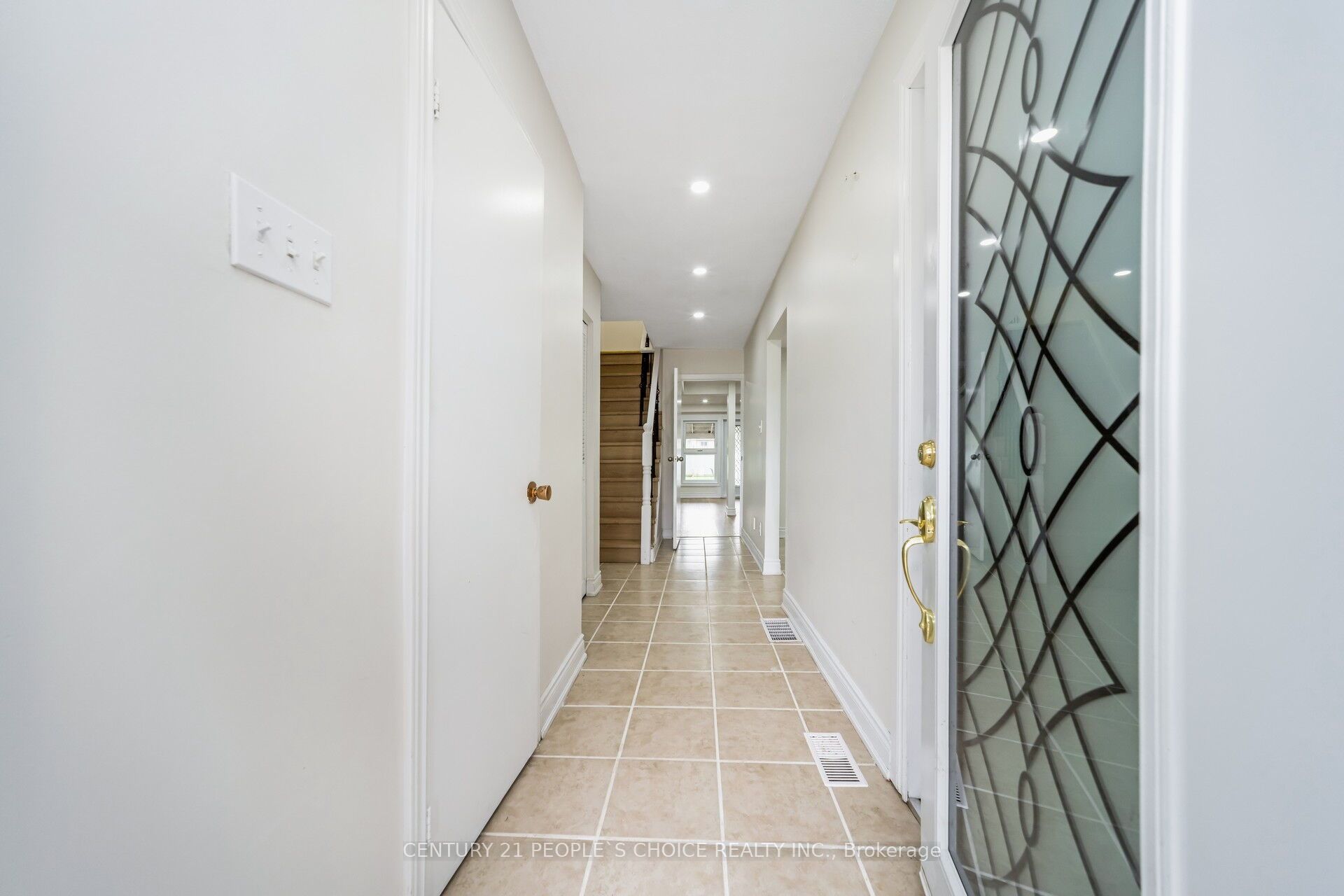 106 Queensdale Crescent Property Photo 11
