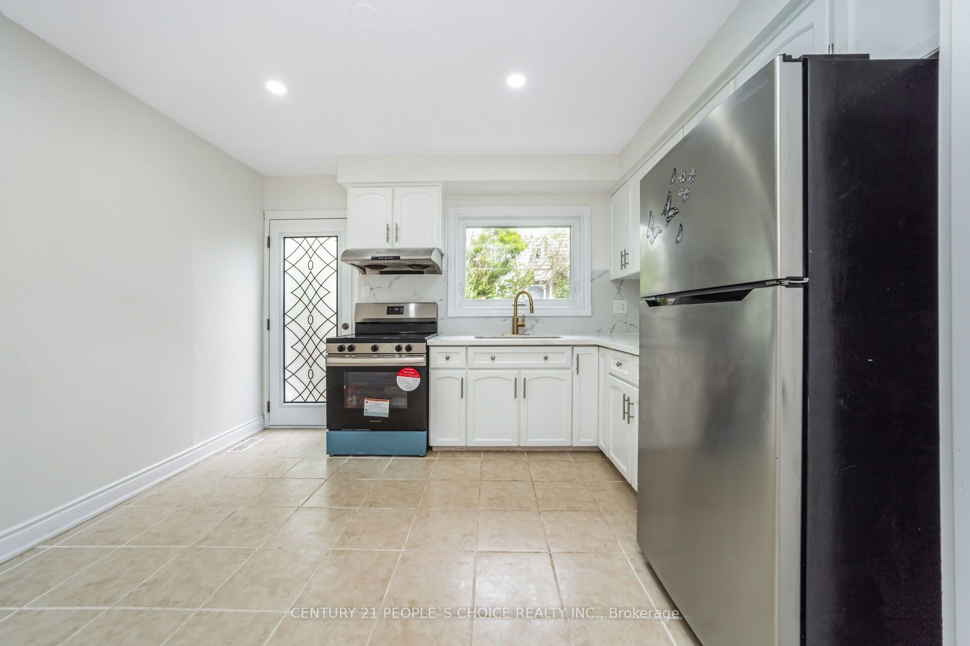 106 Queensdale Crescent Property Photo 16