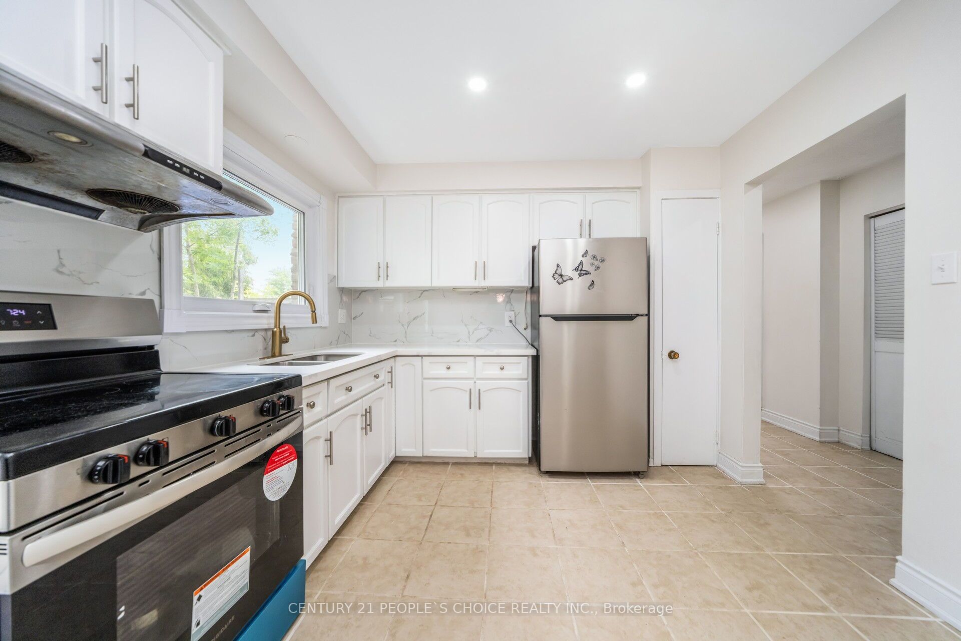 106 Queensdale Crescent Property Photo 17