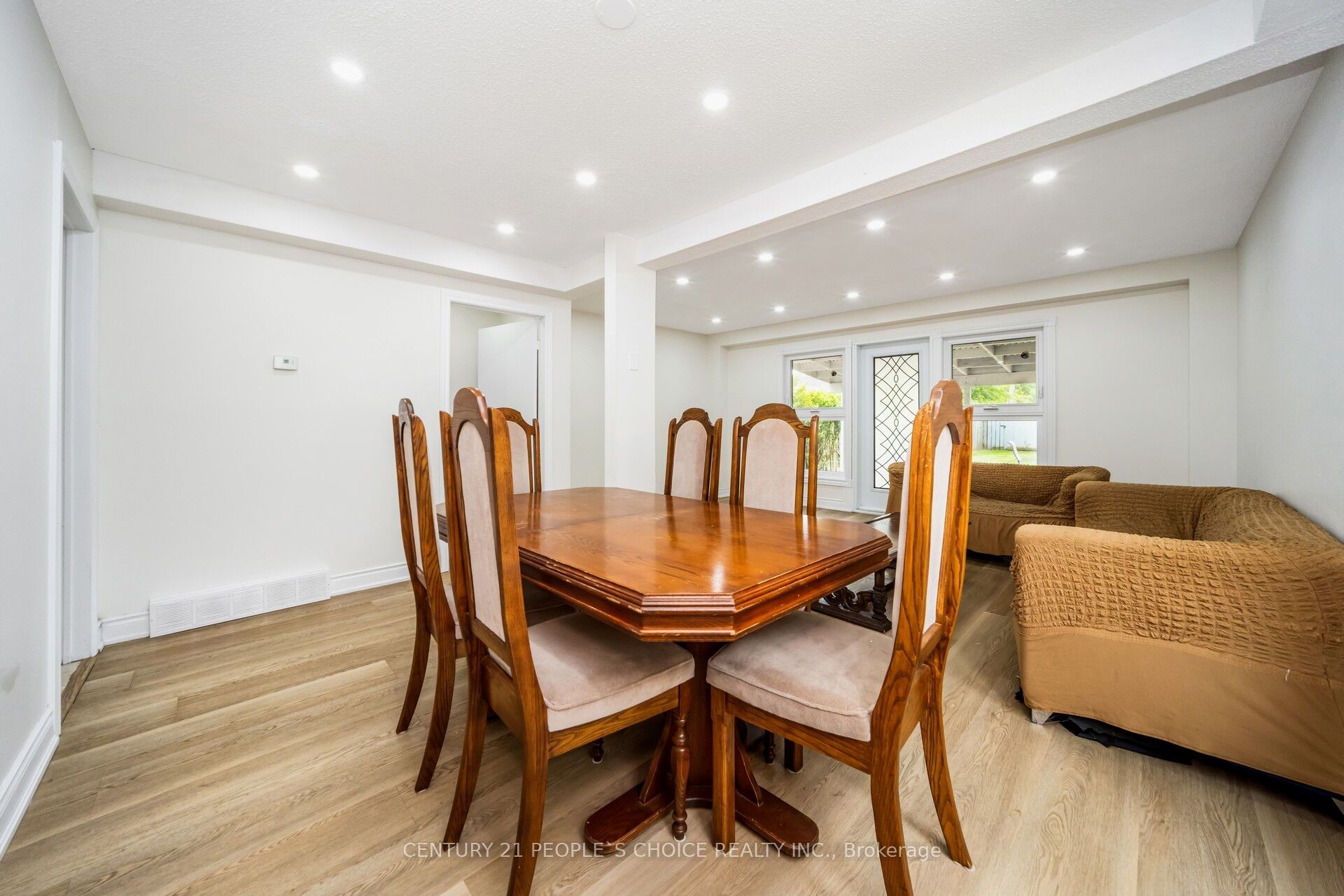 106 Queensdale Crescent Property Photo 20