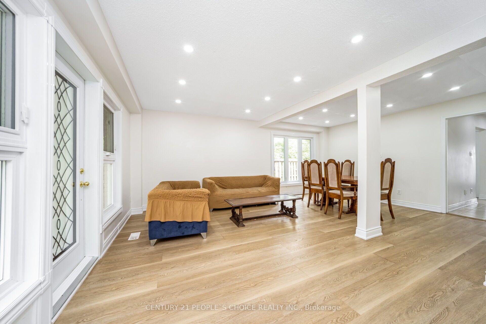 106 Queensdale Crescent Property Photo 23