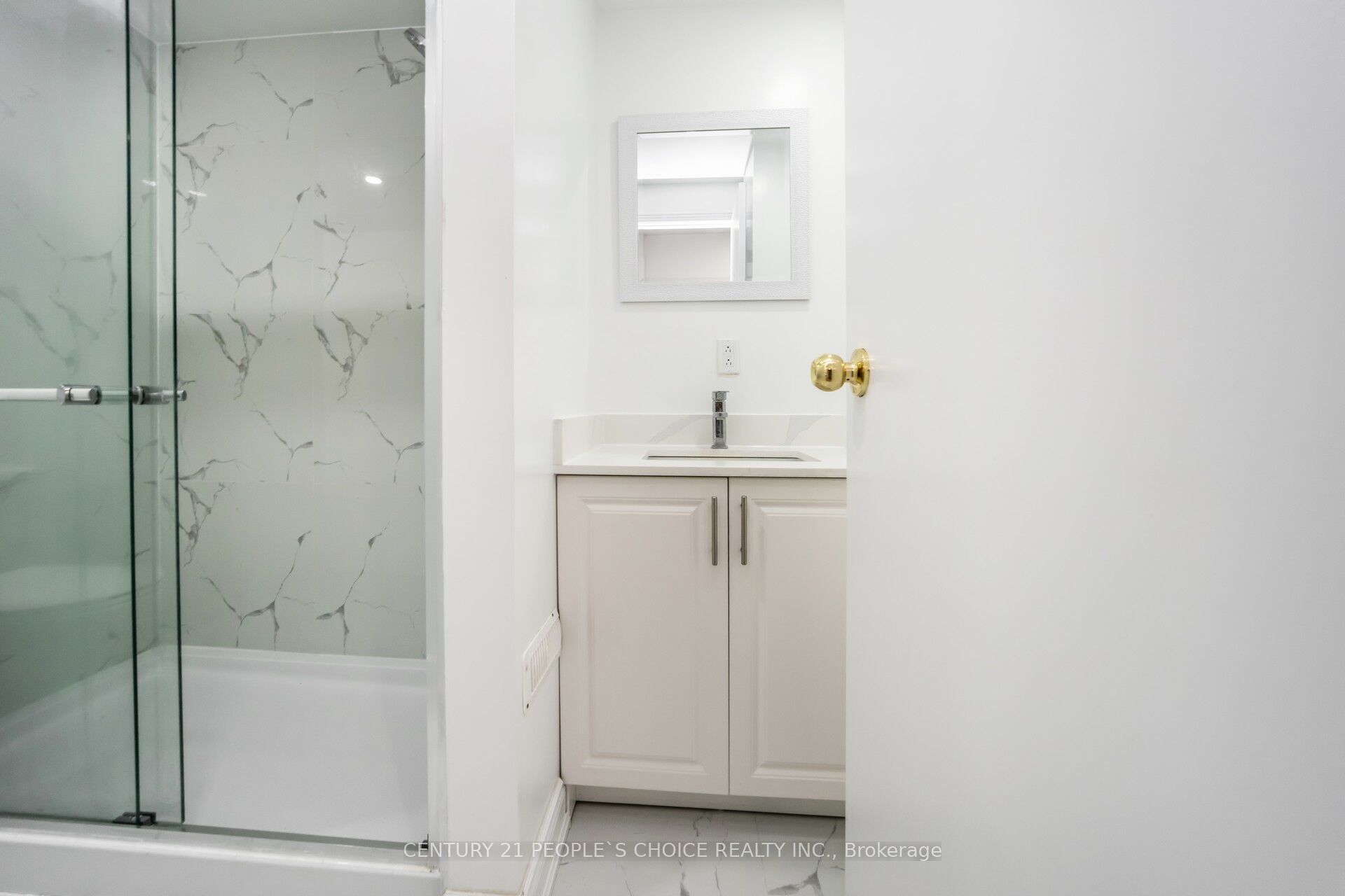 106 Queensdale Crescent Property Photo 28