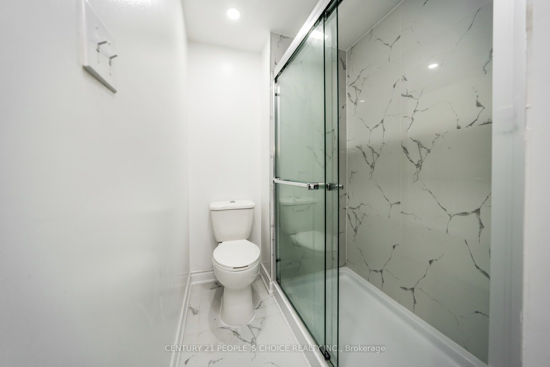 106 Queensdale Crescent Property Photo 29