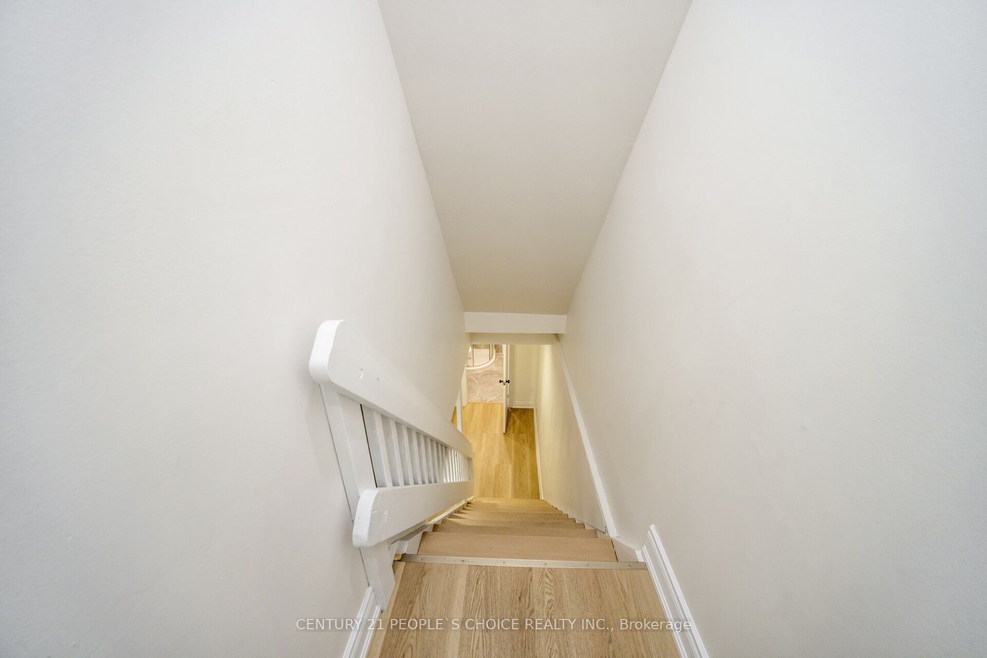 106 Queensdale Crescent Property Photo 39