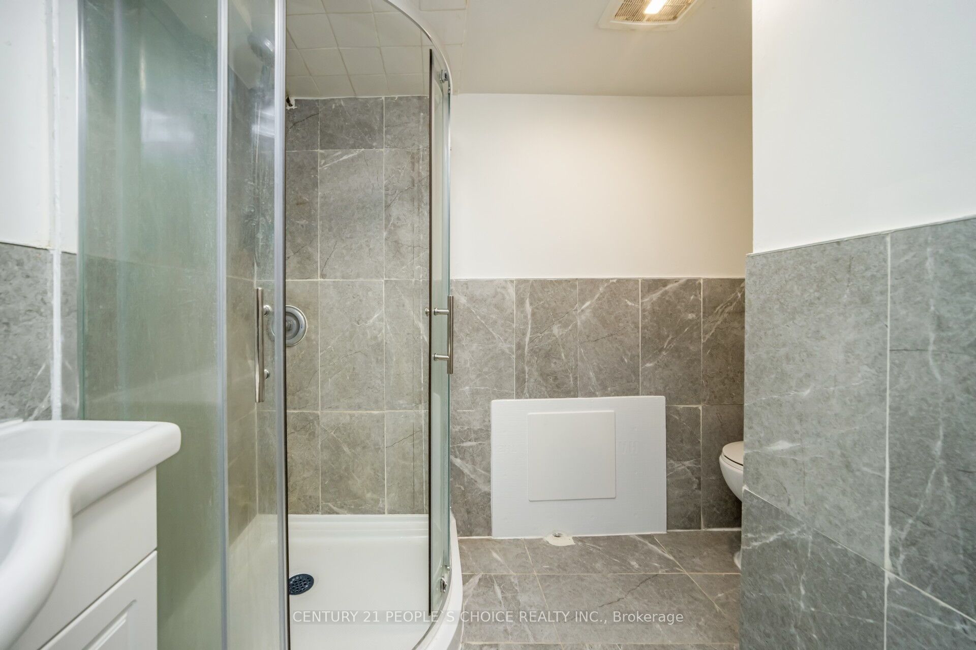 106 Queensdale Crescent Property Photo 41