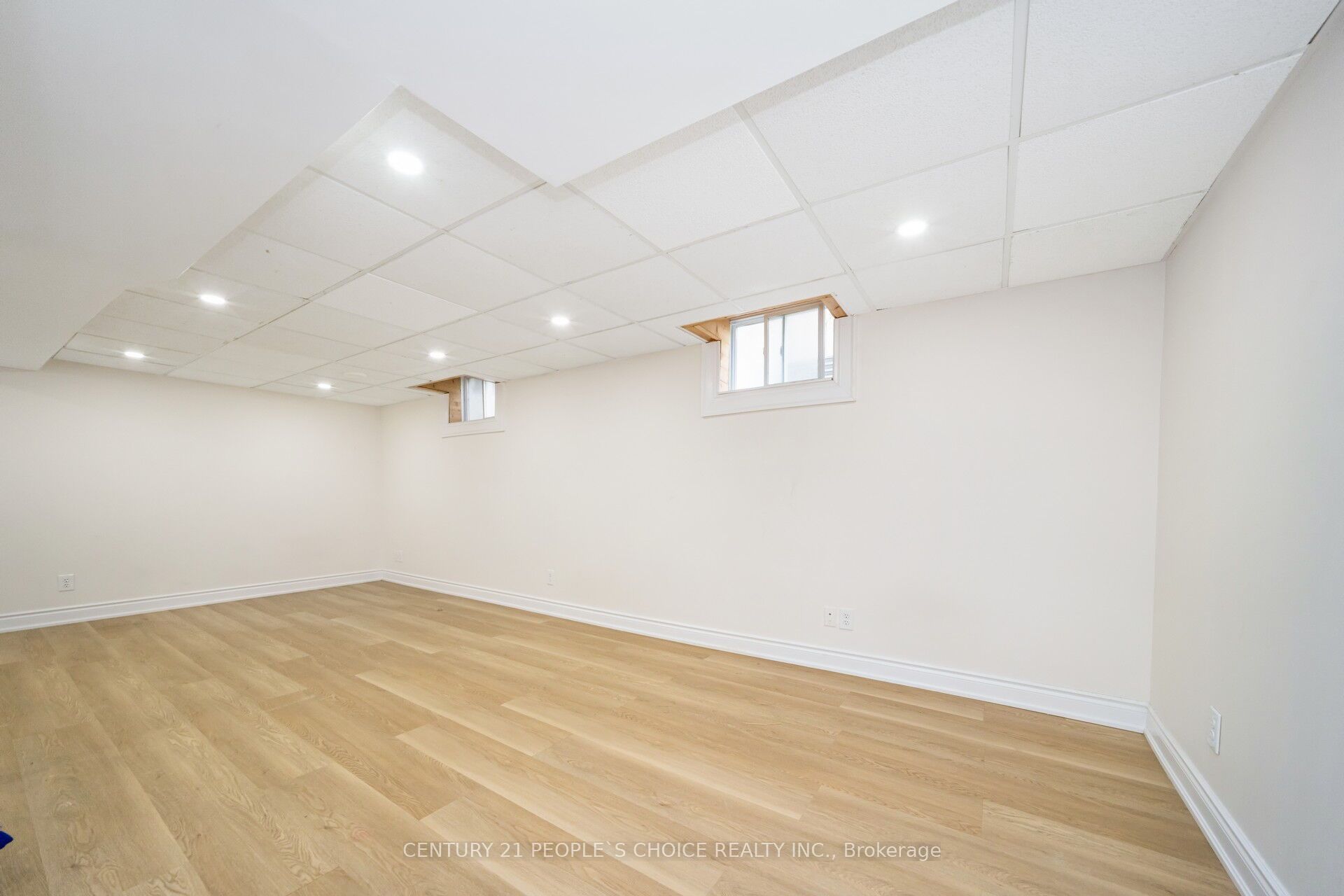 106 Queensdale Crescent Property Photo 43