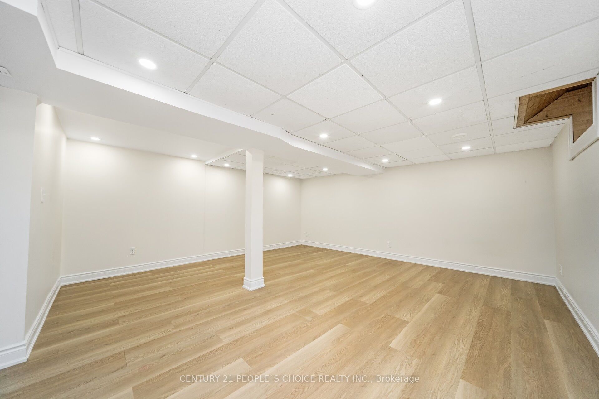 106 Queensdale Crescent Property Photo 45