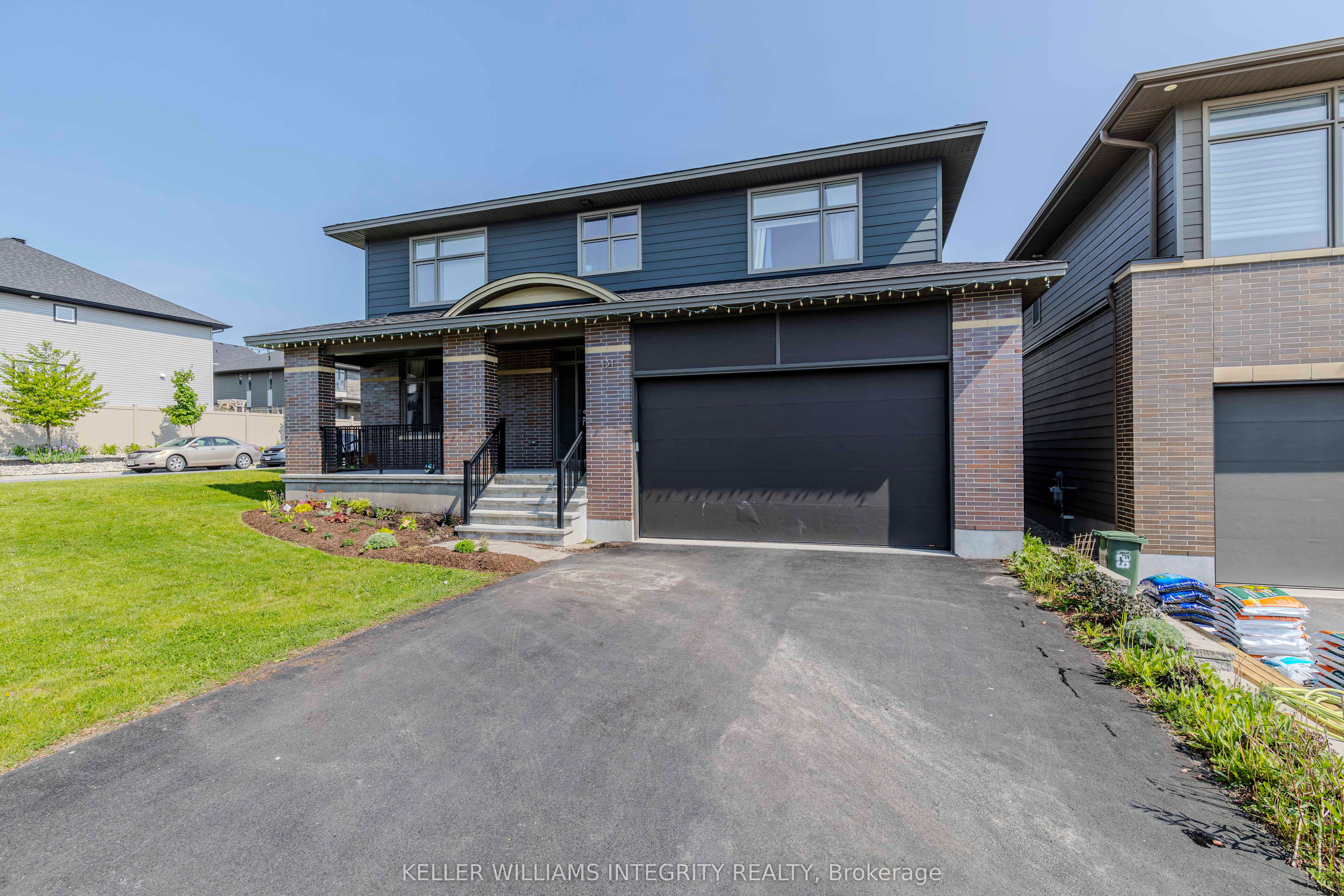 131 Escarpment Cres Property Photo 2