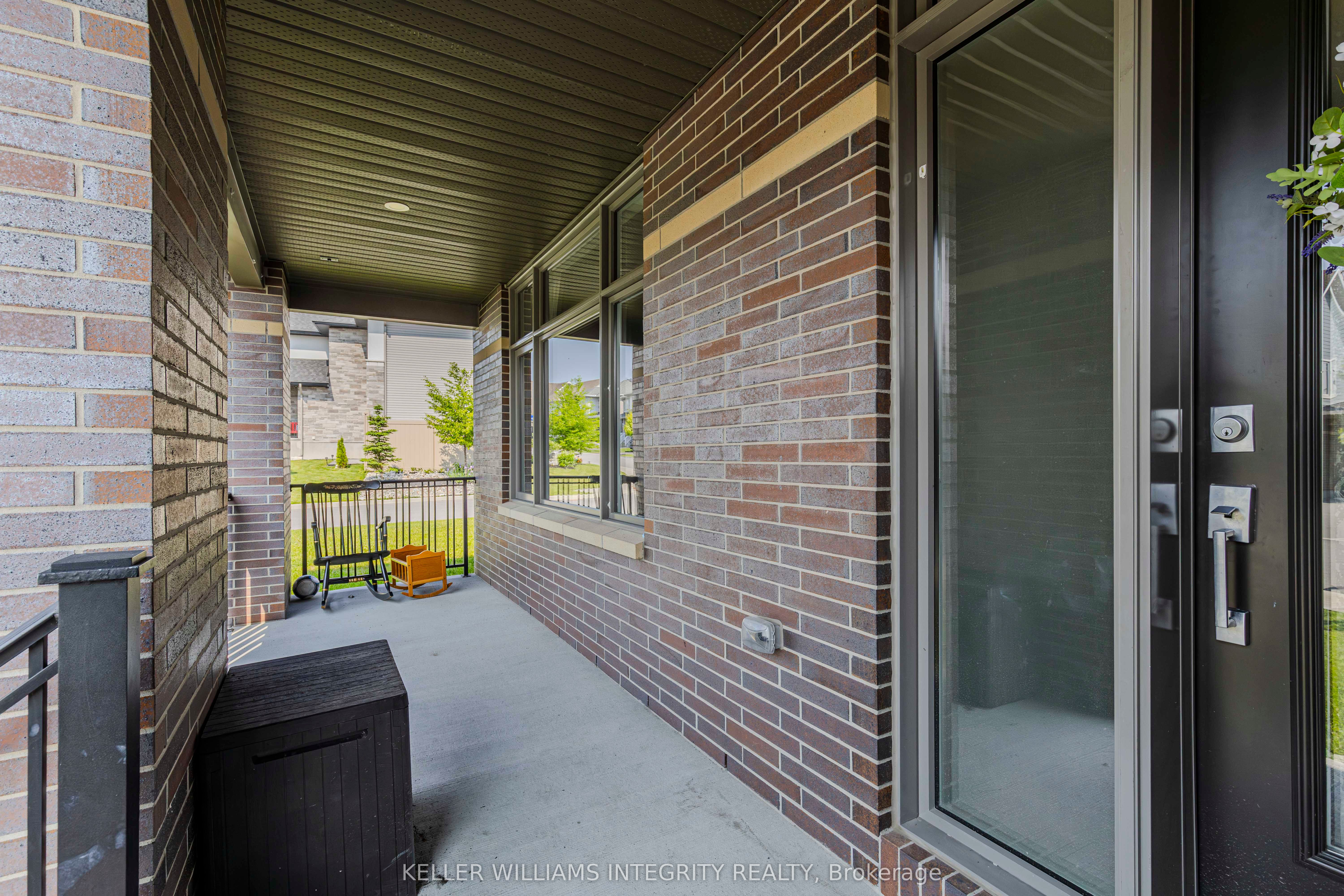 131 Escarpment Cres Property Photo 4